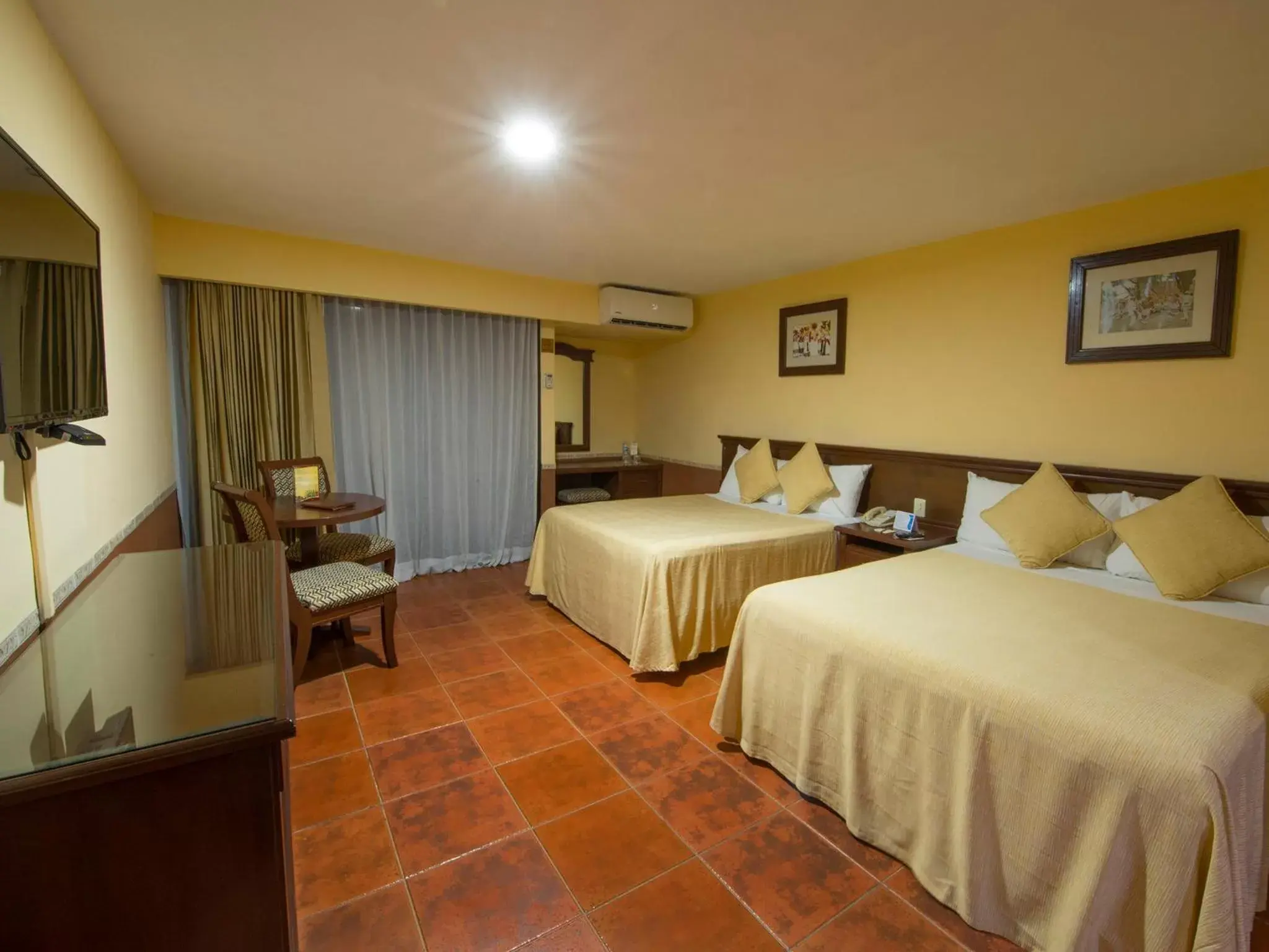 Photo of the whole room, Bed in Hotel del Gobernador