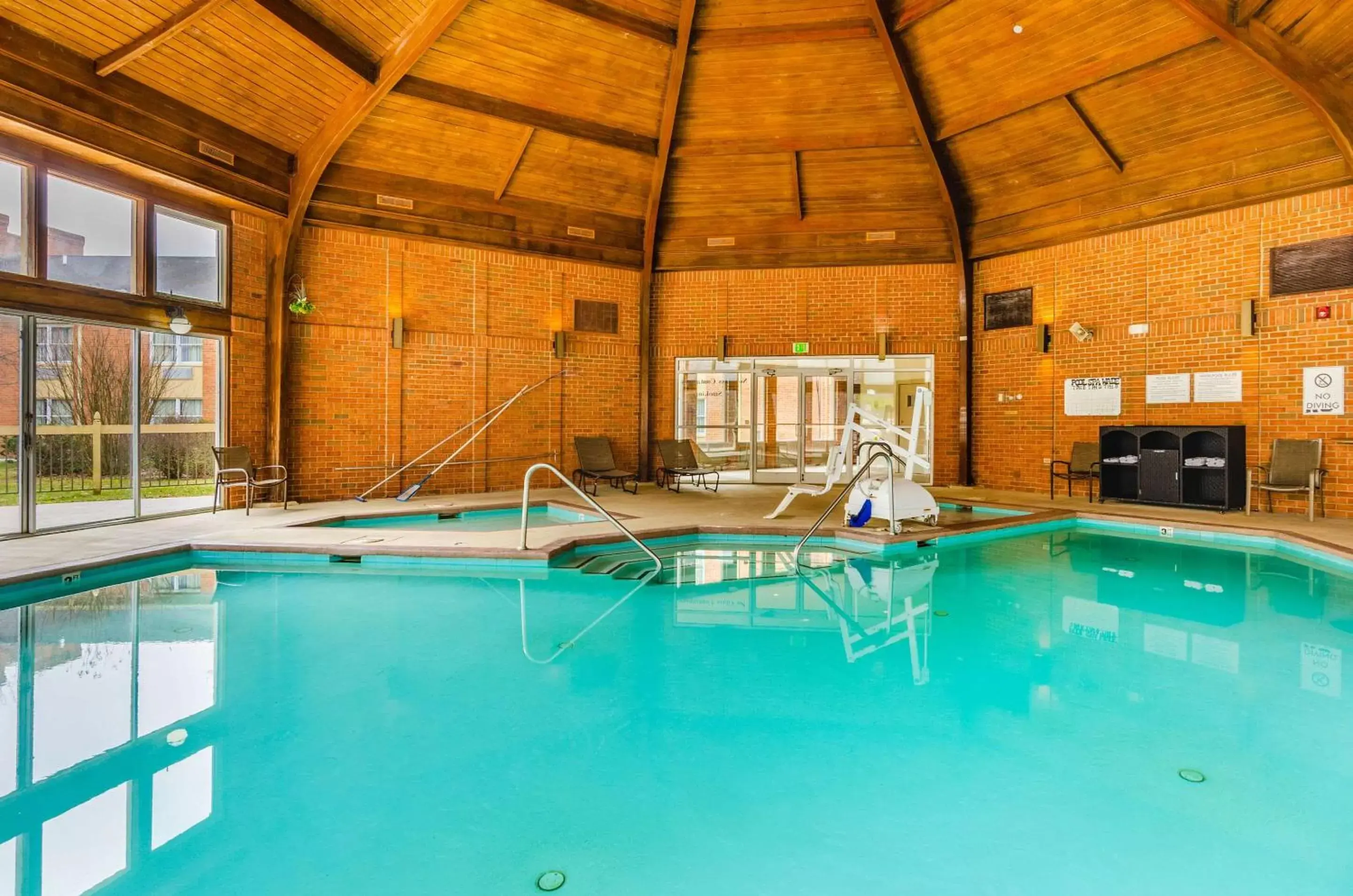 Swimming pool in Quality Inn Radford-West Blacksburg I-81 Swimming pool in Quality Inn Radford-West Blacksburg I-81