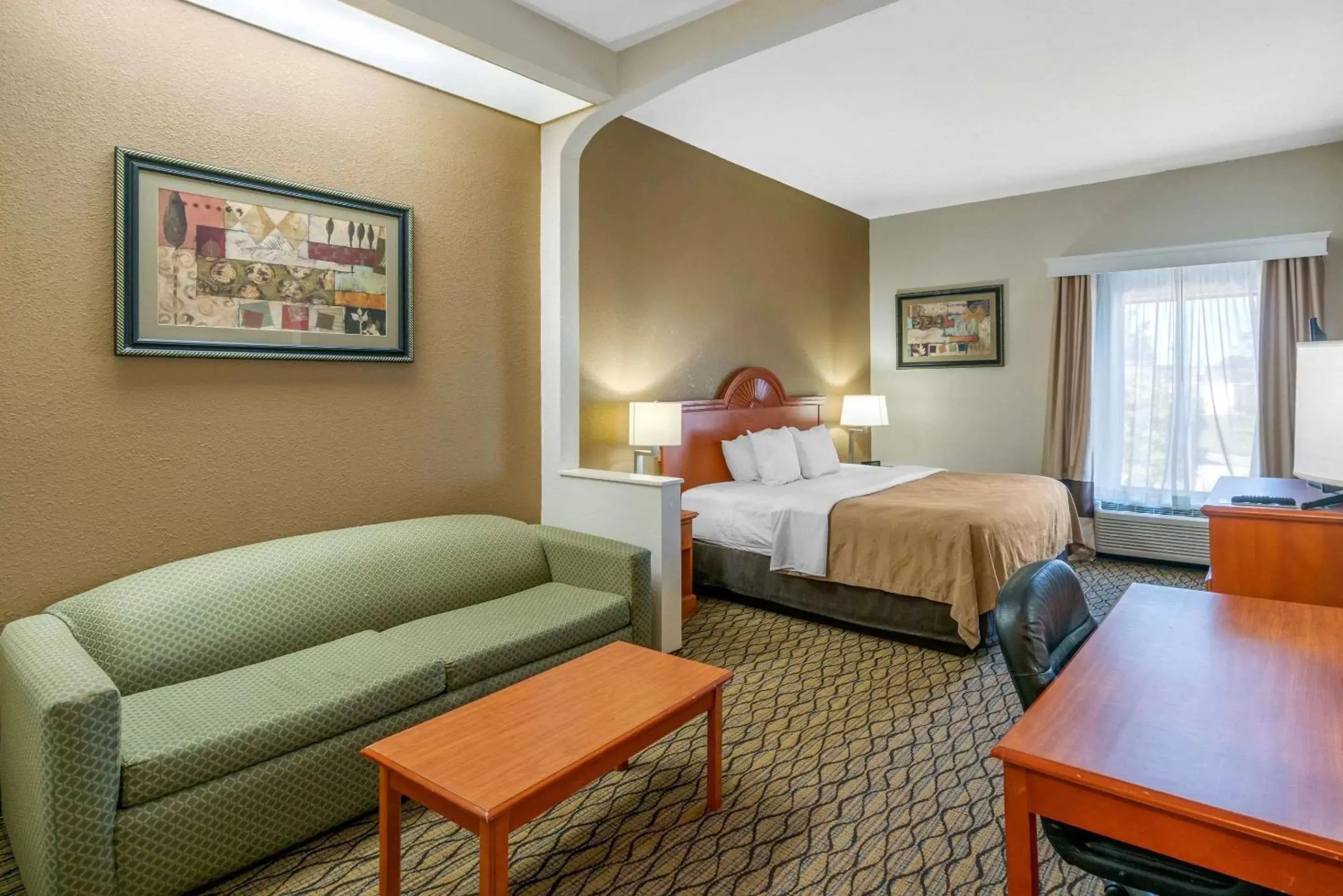 Photo of the whole room in Quality Inn & Suites - Jefferson City
