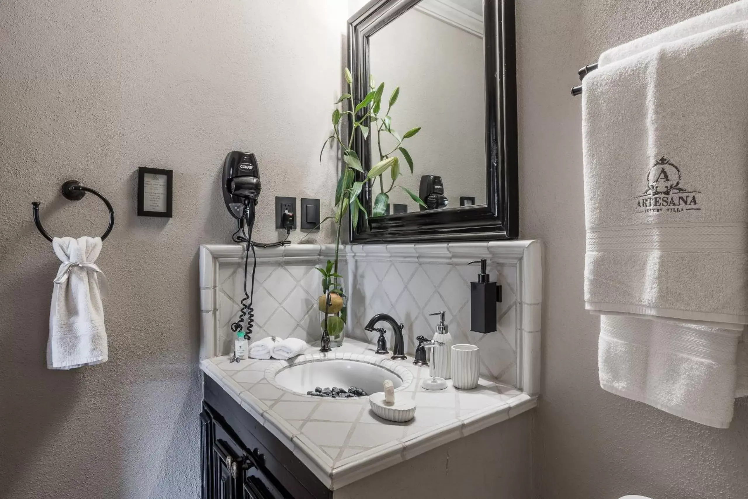Bathroom in Artesana Luxury Villa