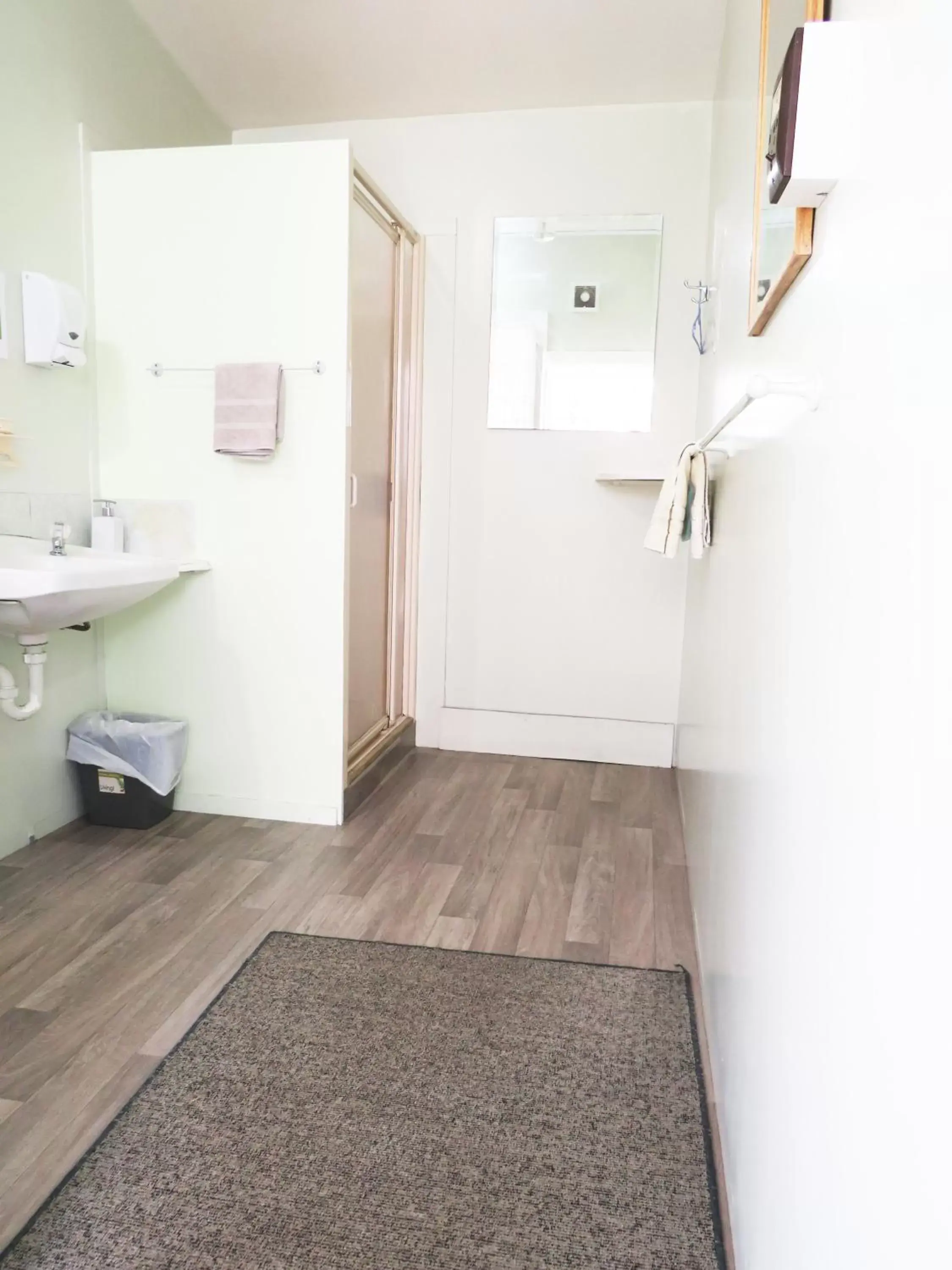 Economy Twin Room - single occupancy in Braemar House B&B and YHA Hostel Economy Twin Room - single occupancy in Braemar House B&B and YHA Hostel