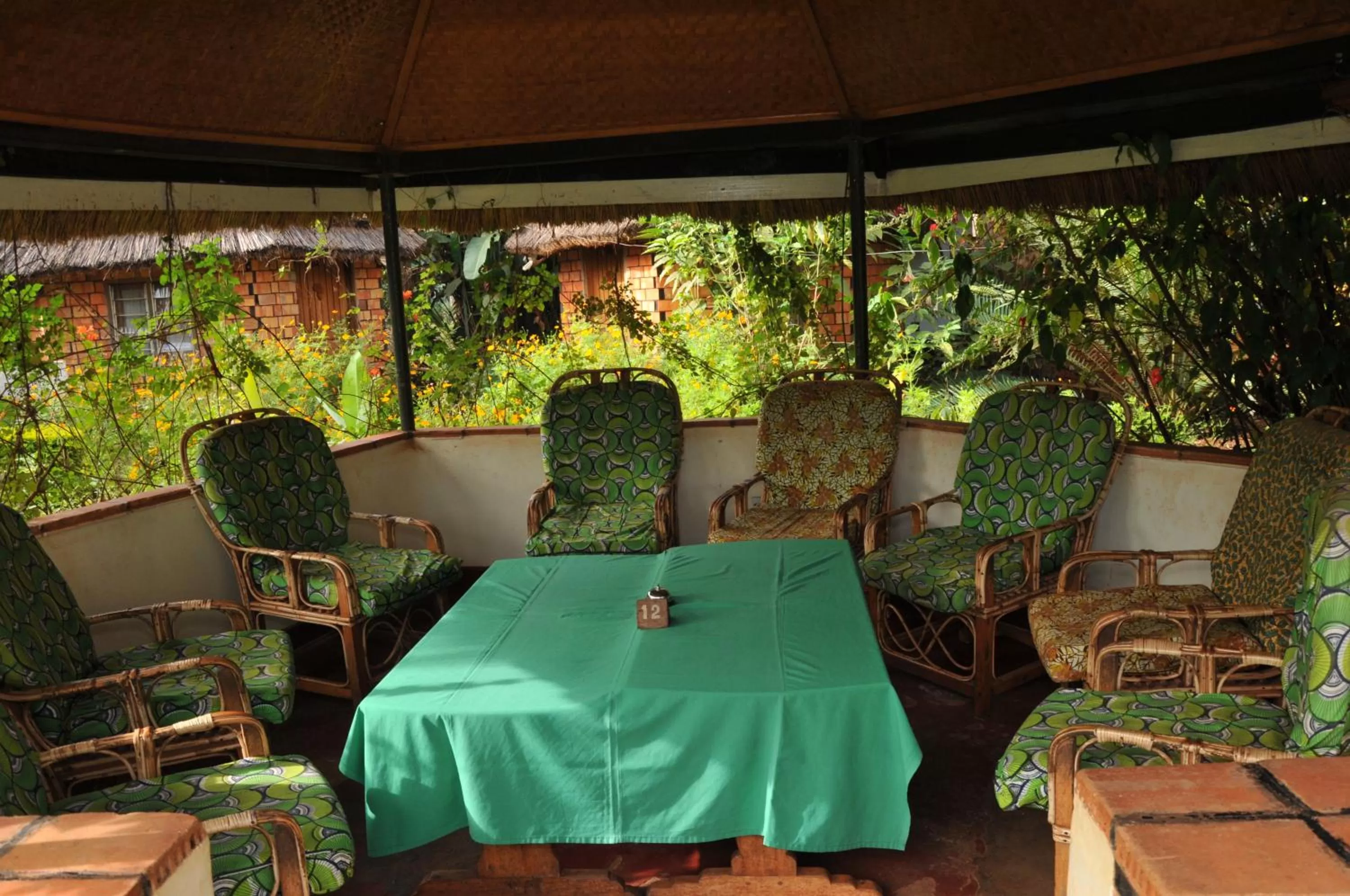 Restaurant/Places to Eat in New Court View Hotel