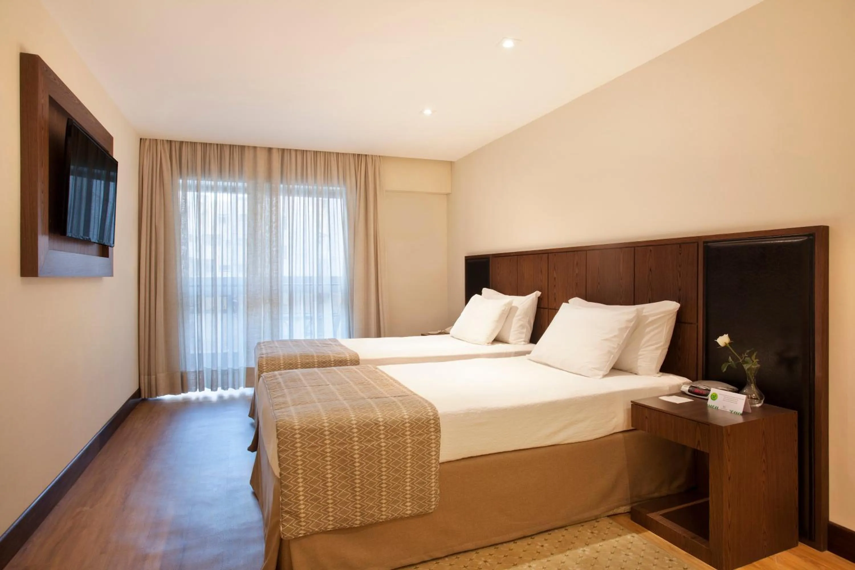 Photo of the whole room, Bed in Windsor Palace Copacabana