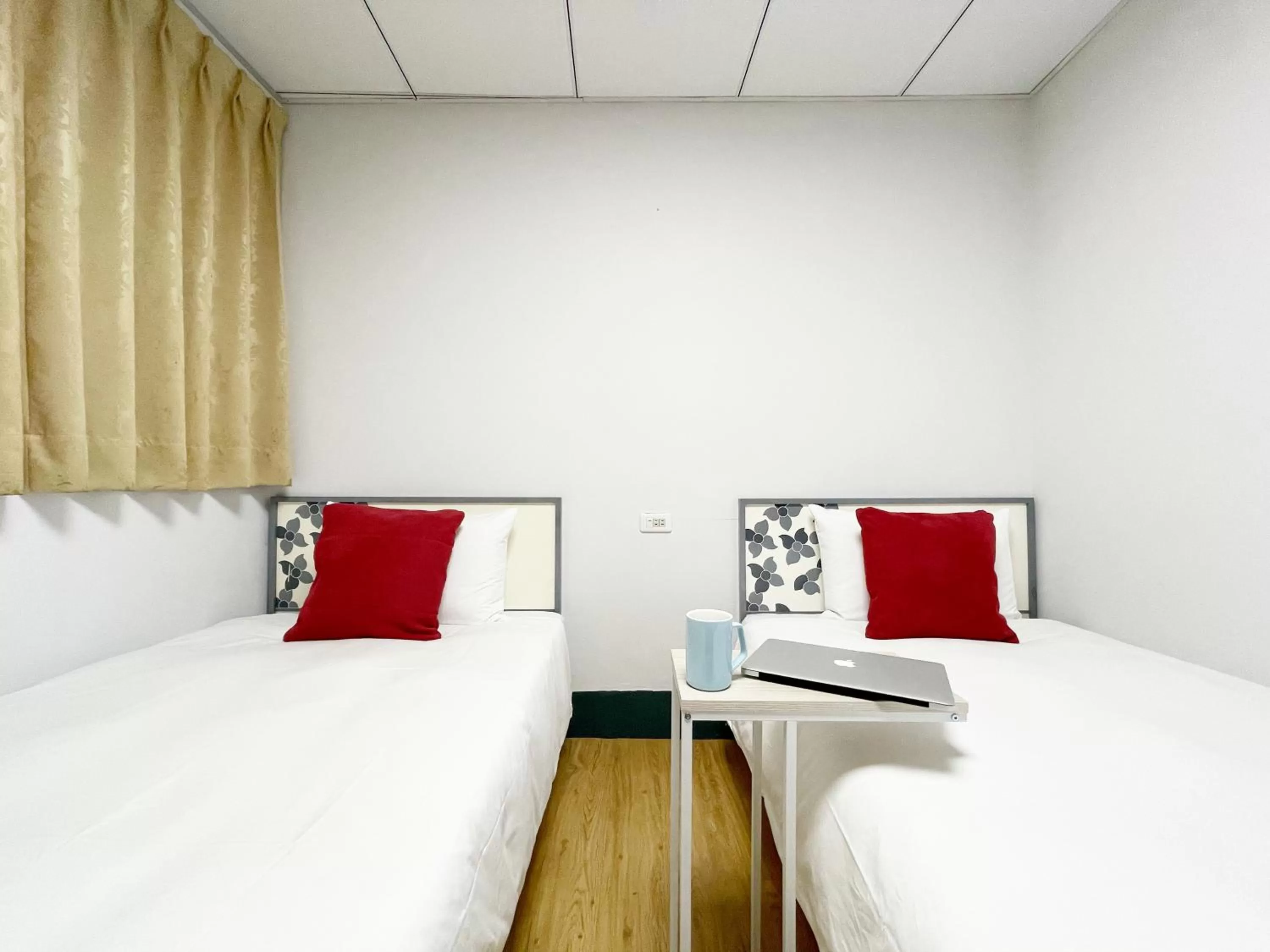 On site, Bed in Sharon Inn