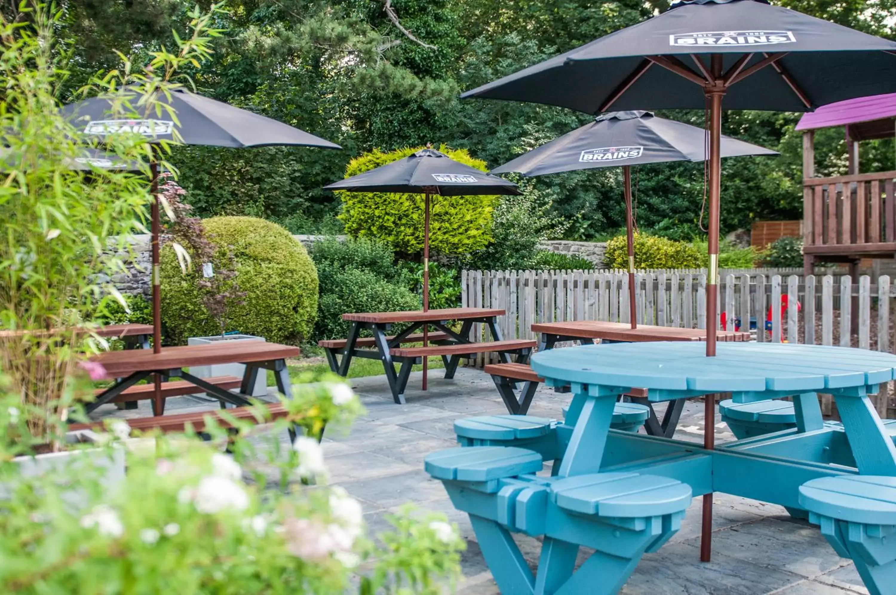 Patio in Lamb & Flag Inn