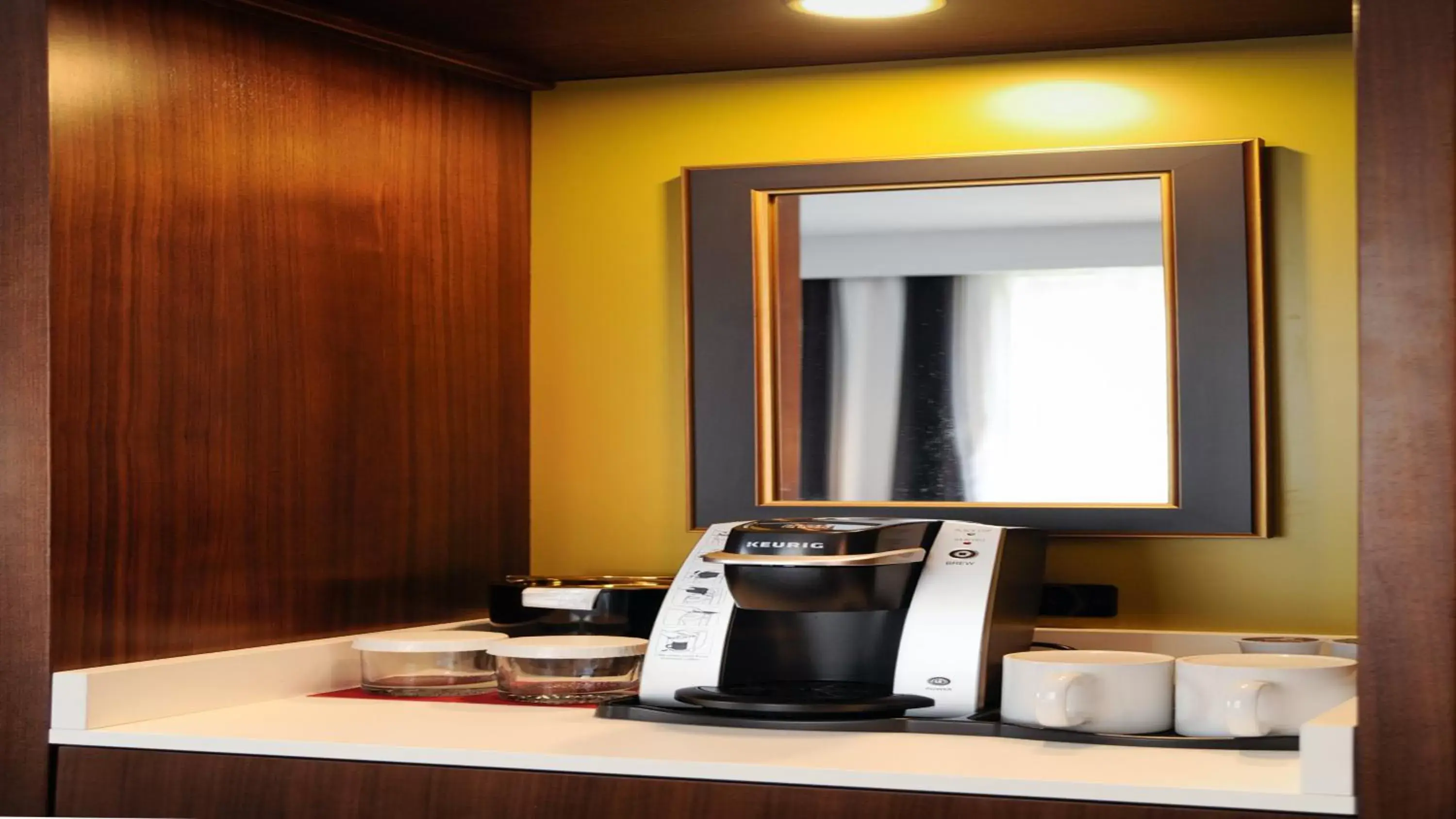 King Room - Hearing Accessible - Non-Smoking in Hotel Indigo - Kansas City Downtown, an IHG Hotel King Room - Hearing Accessible - Non-Smoking in Hotel Indigo - Kansas City Downtown, an IHG Hotel