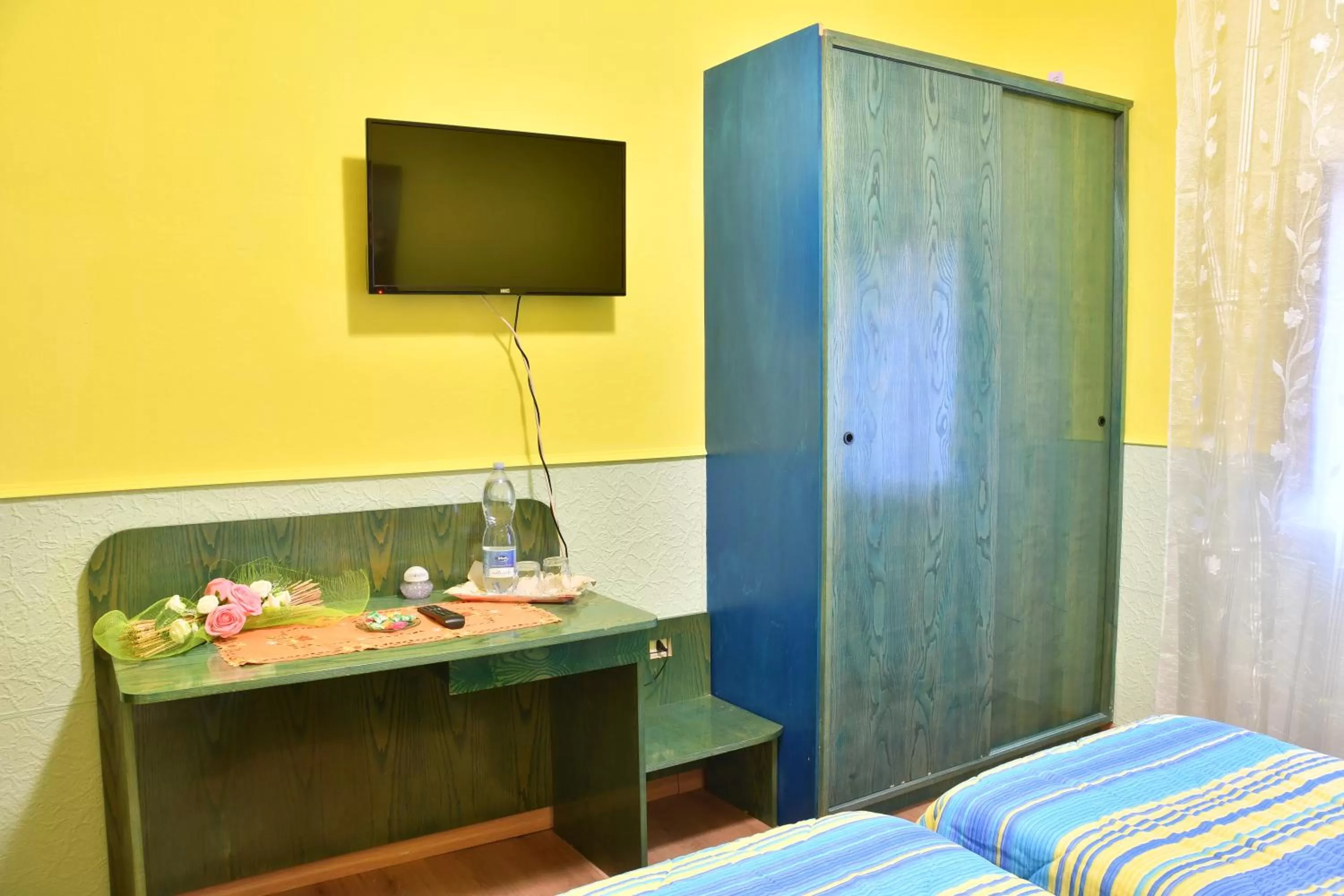 TV/Entertainment Center in B&B Mitzixeddas Sa Domu de Braxia