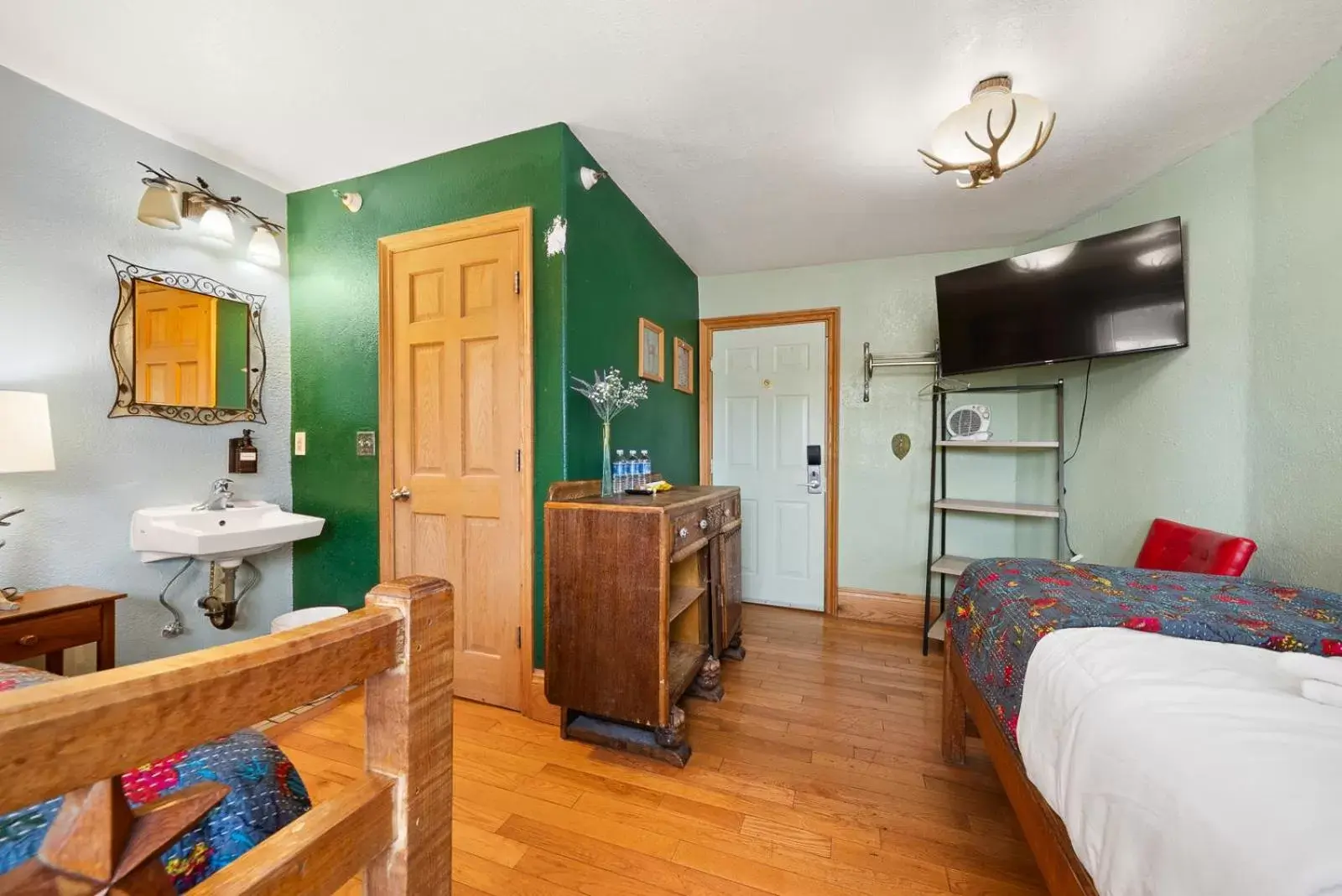 Bedroom, Bed in Qupqugiaq Inn Bedroom, Bed in Qupqugiaq Inn