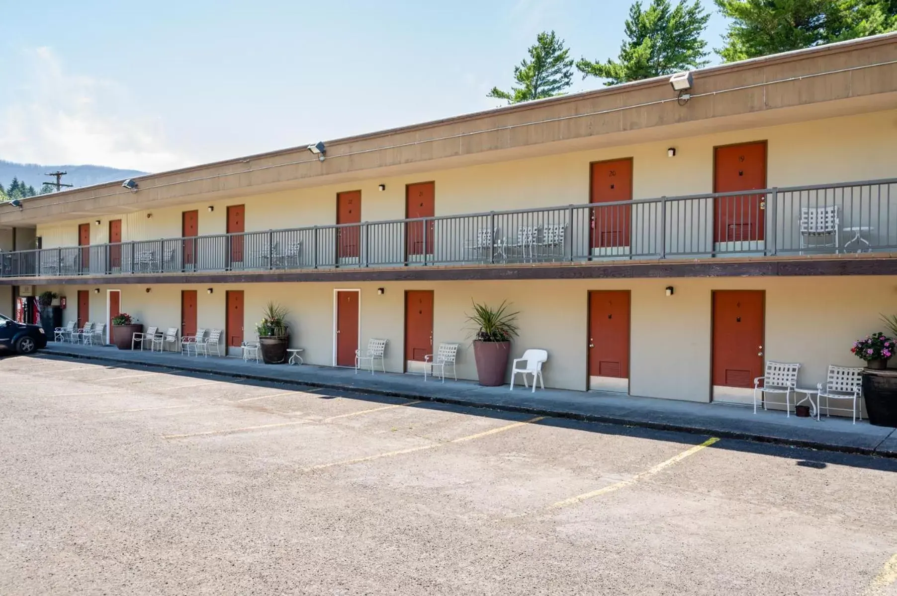 Property Building in Columbia Gorge Inn