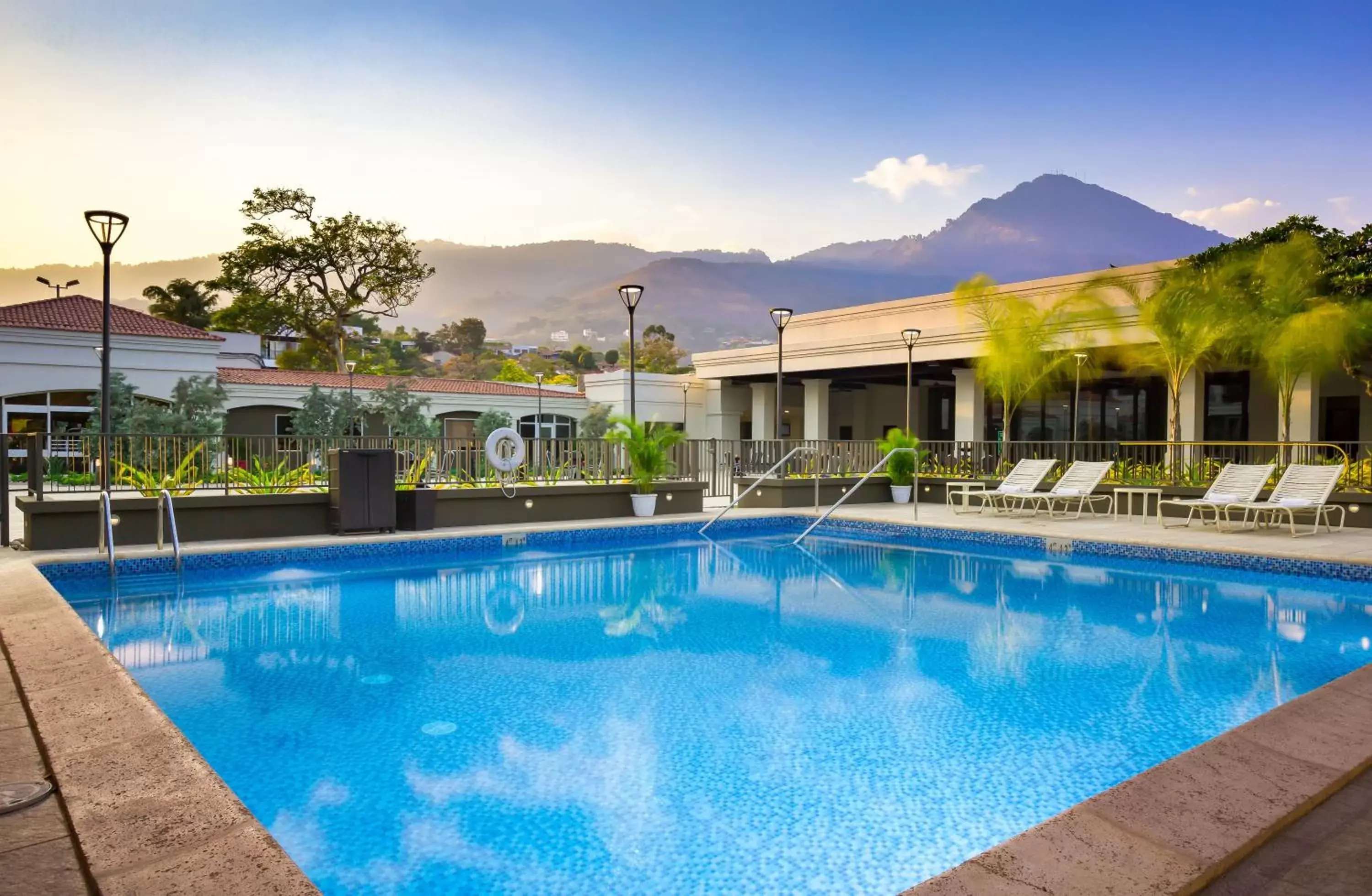 Swimming pool in Hilton San Salvador Swimming pool in Hilton San Salvador