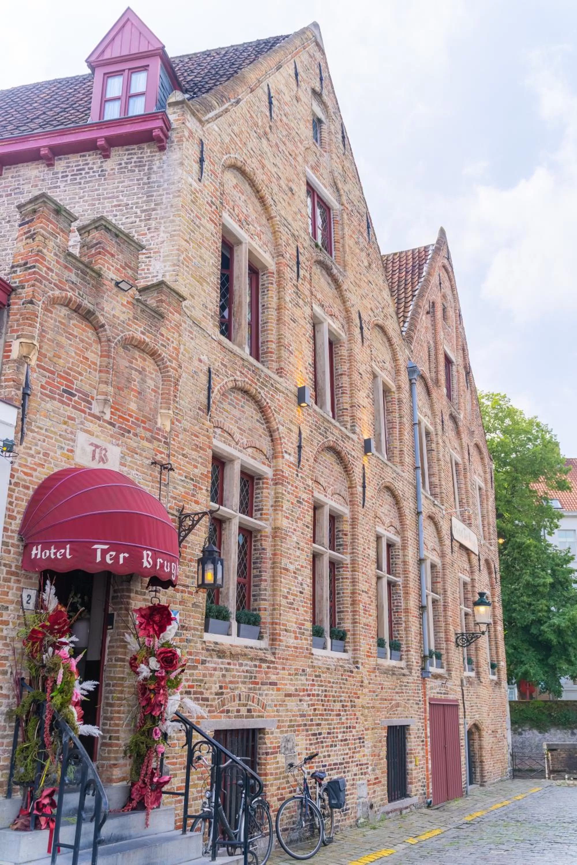 Property building in Canal View Hotel Ter Brughe by CW Hotel Collection