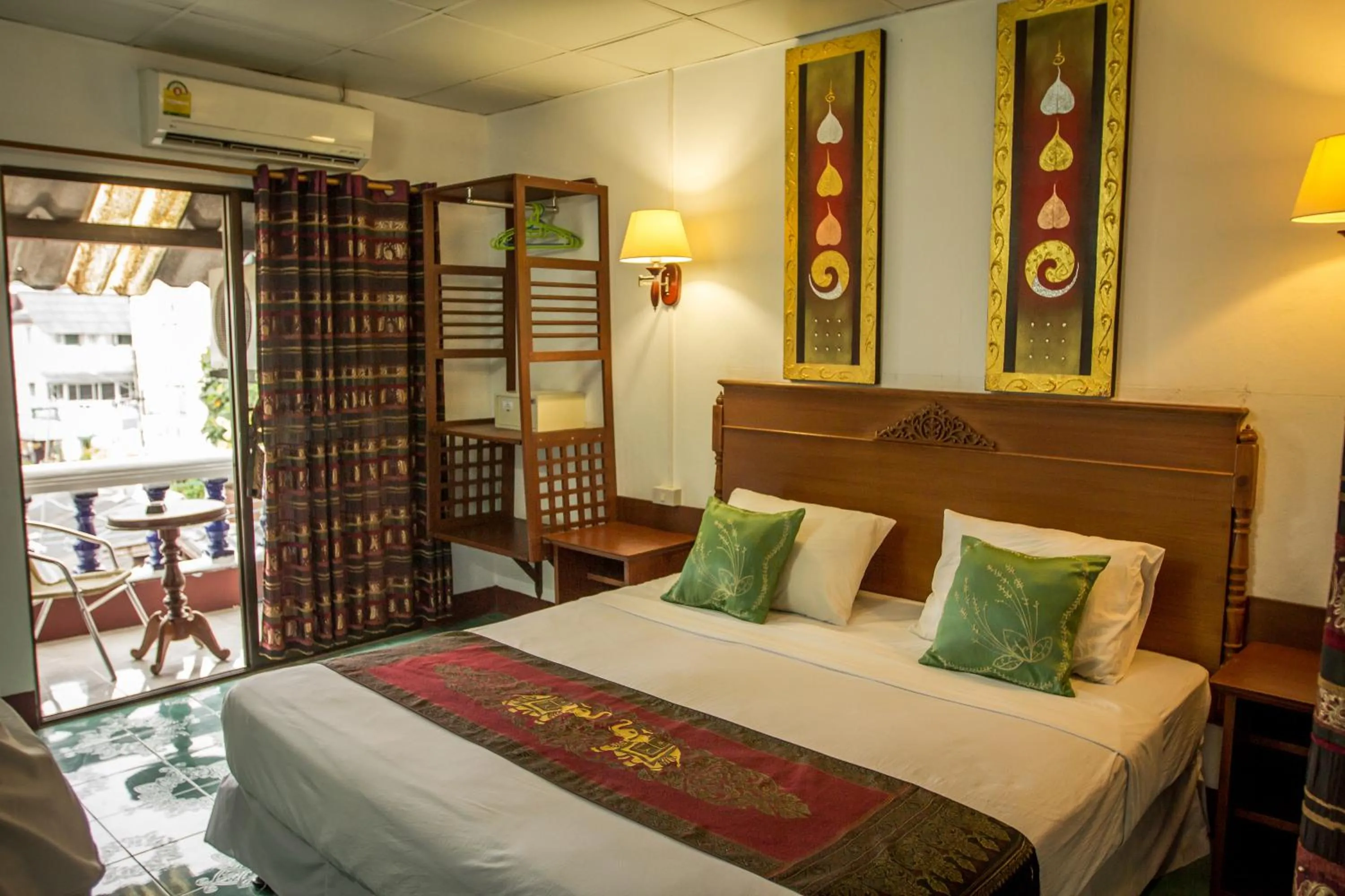 Photo of the whole room, Bed in Rendezvous Oldtown Chiangmai