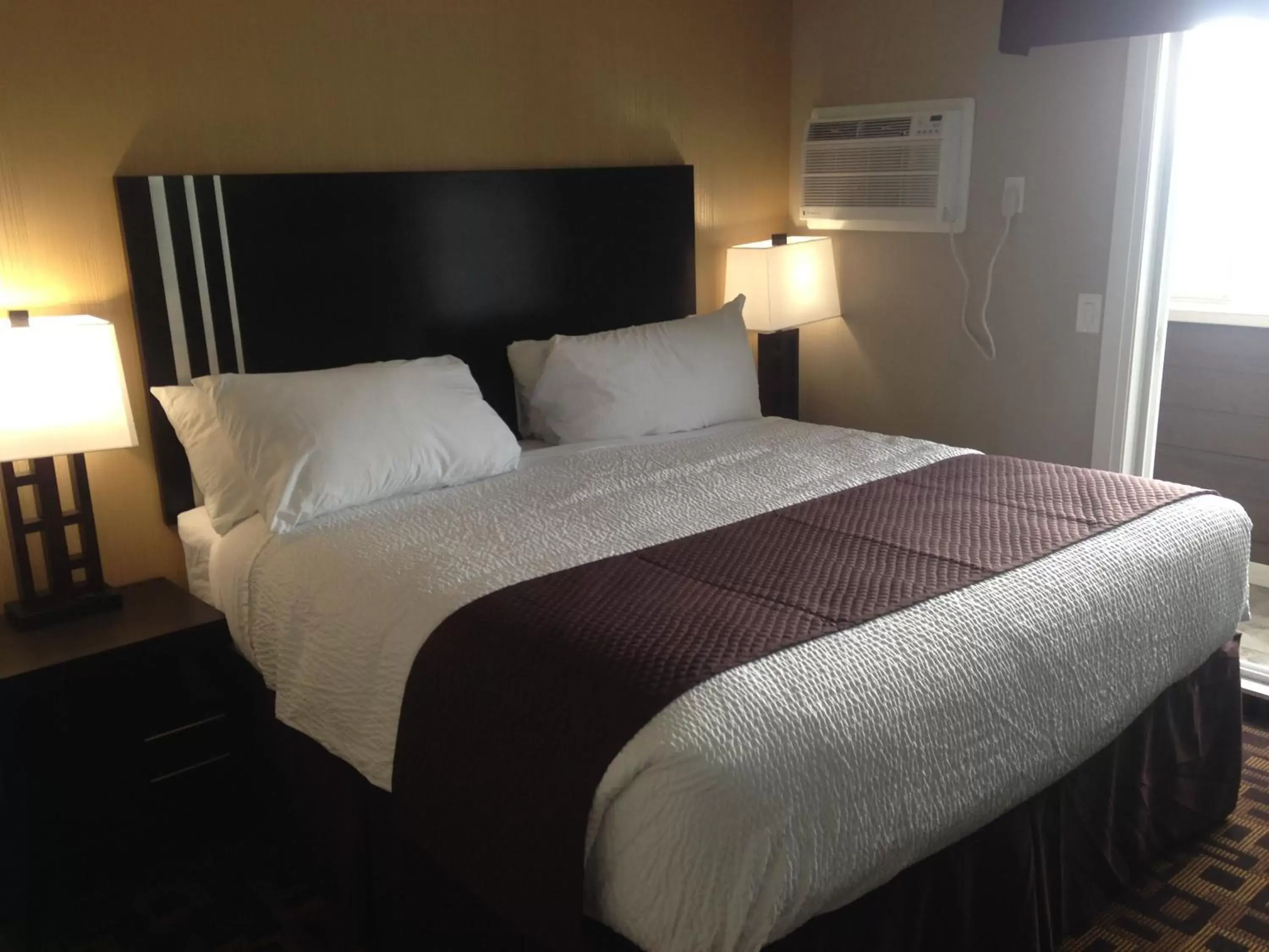 Bed in Days Inn by Wyndham Sylvan Lake