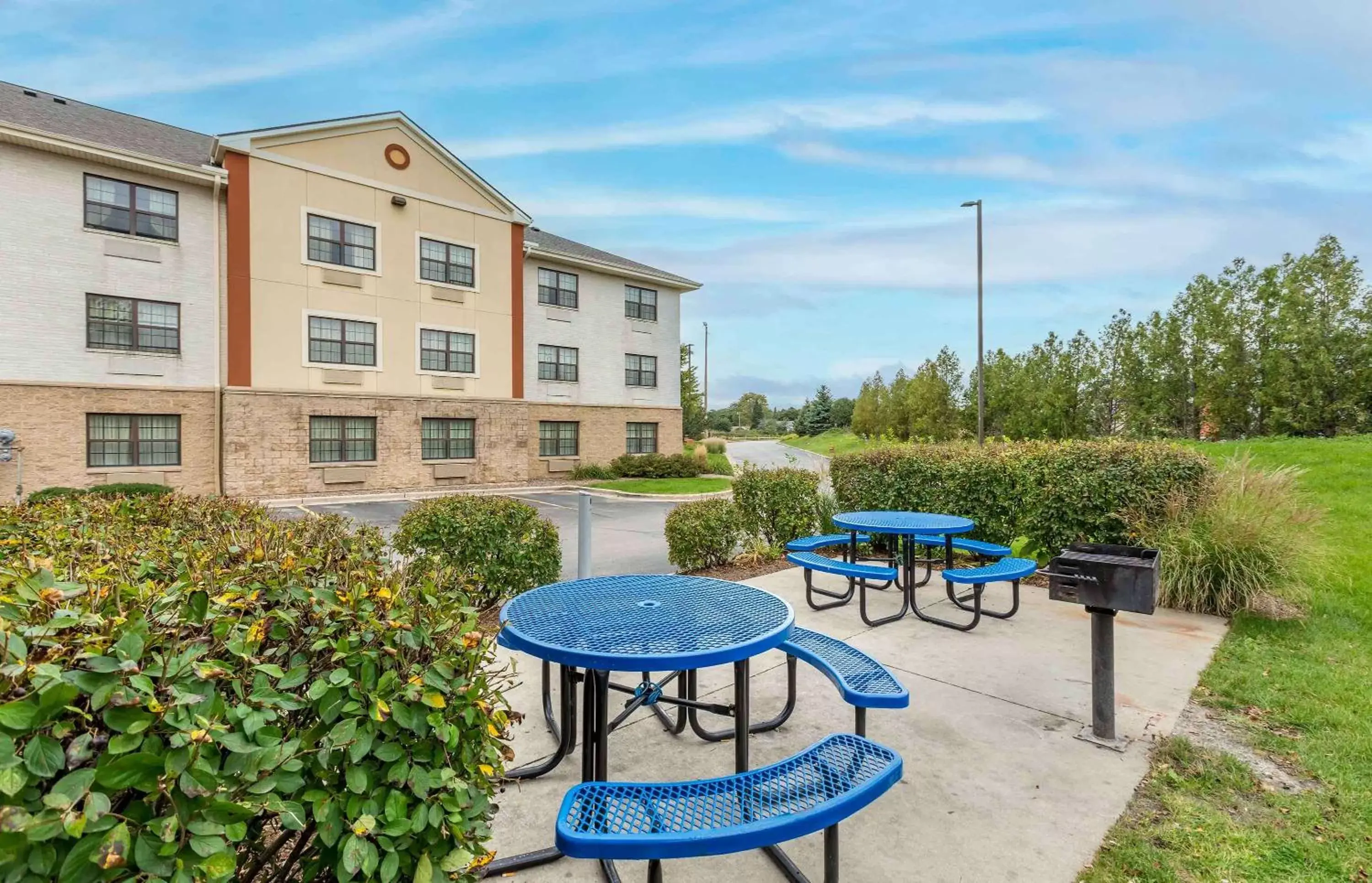 Property building in Extended Stay America Suites - Milwaukee - Wauwatosa