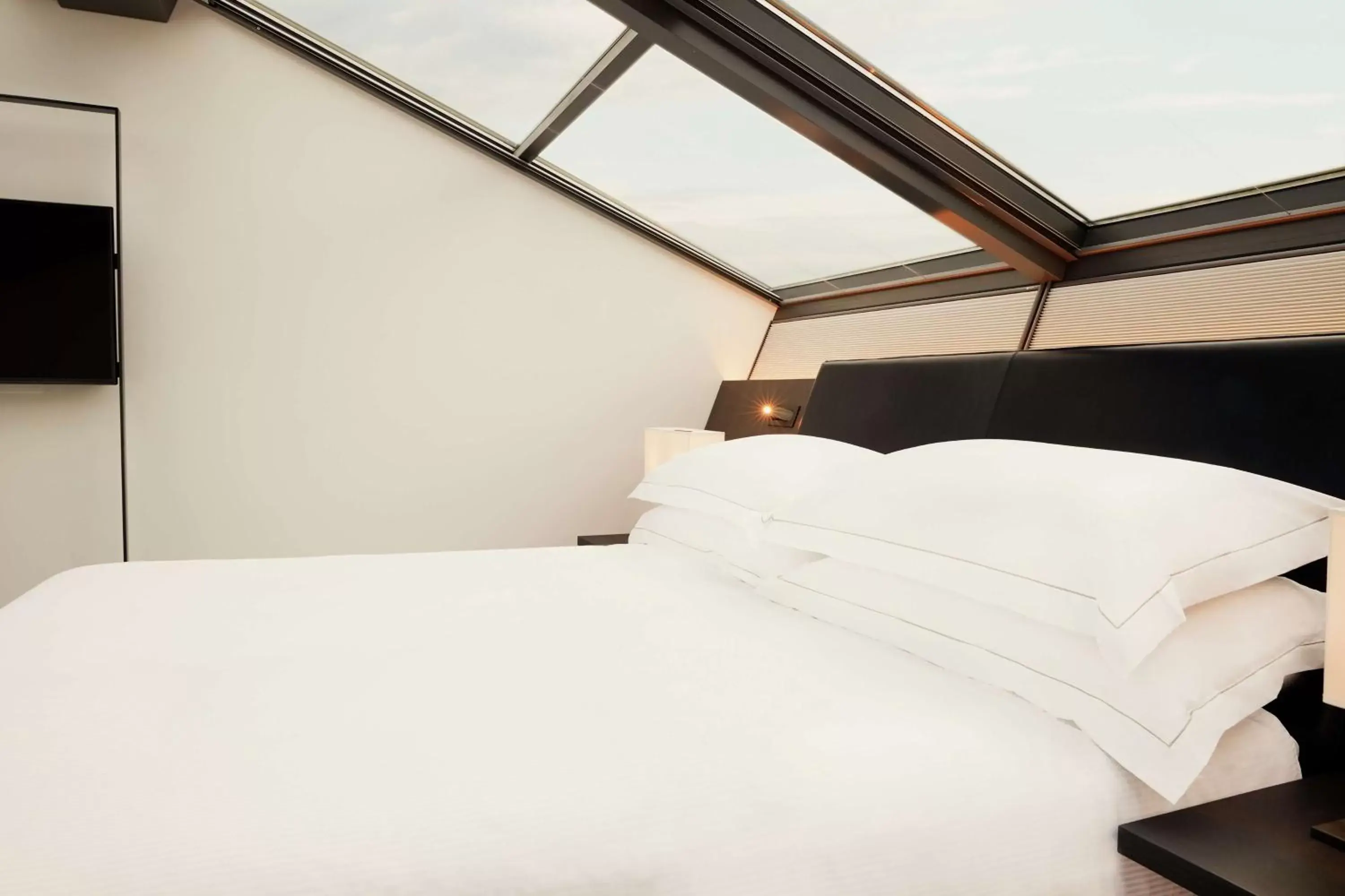 Bed in Hilton Lake Como