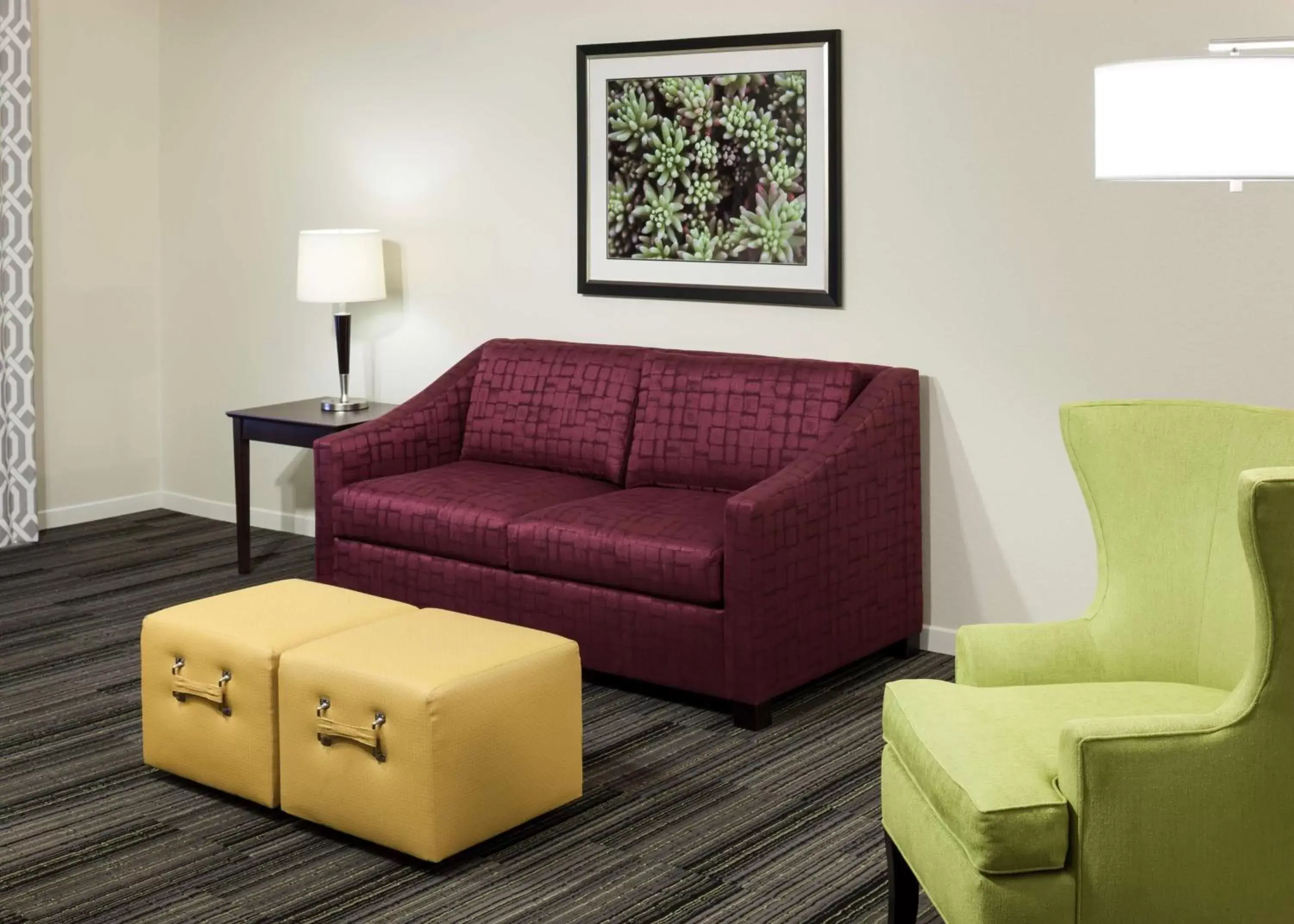 Living room, Seating Area in Hampton Inn & Suites Phoenix North/Happy Valley