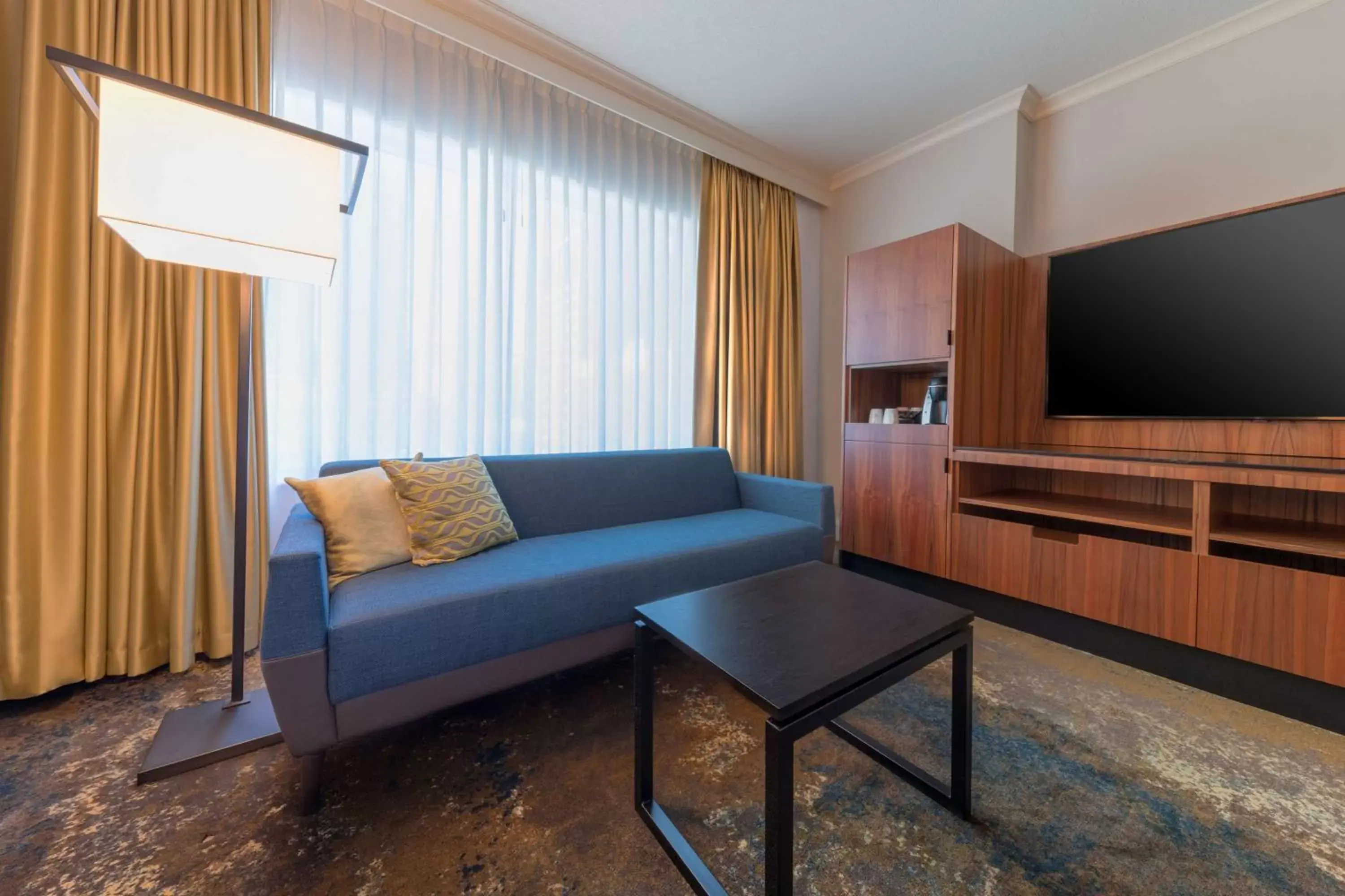 Photo of the whole room, Seating Area in Hyatt Regency Calgary