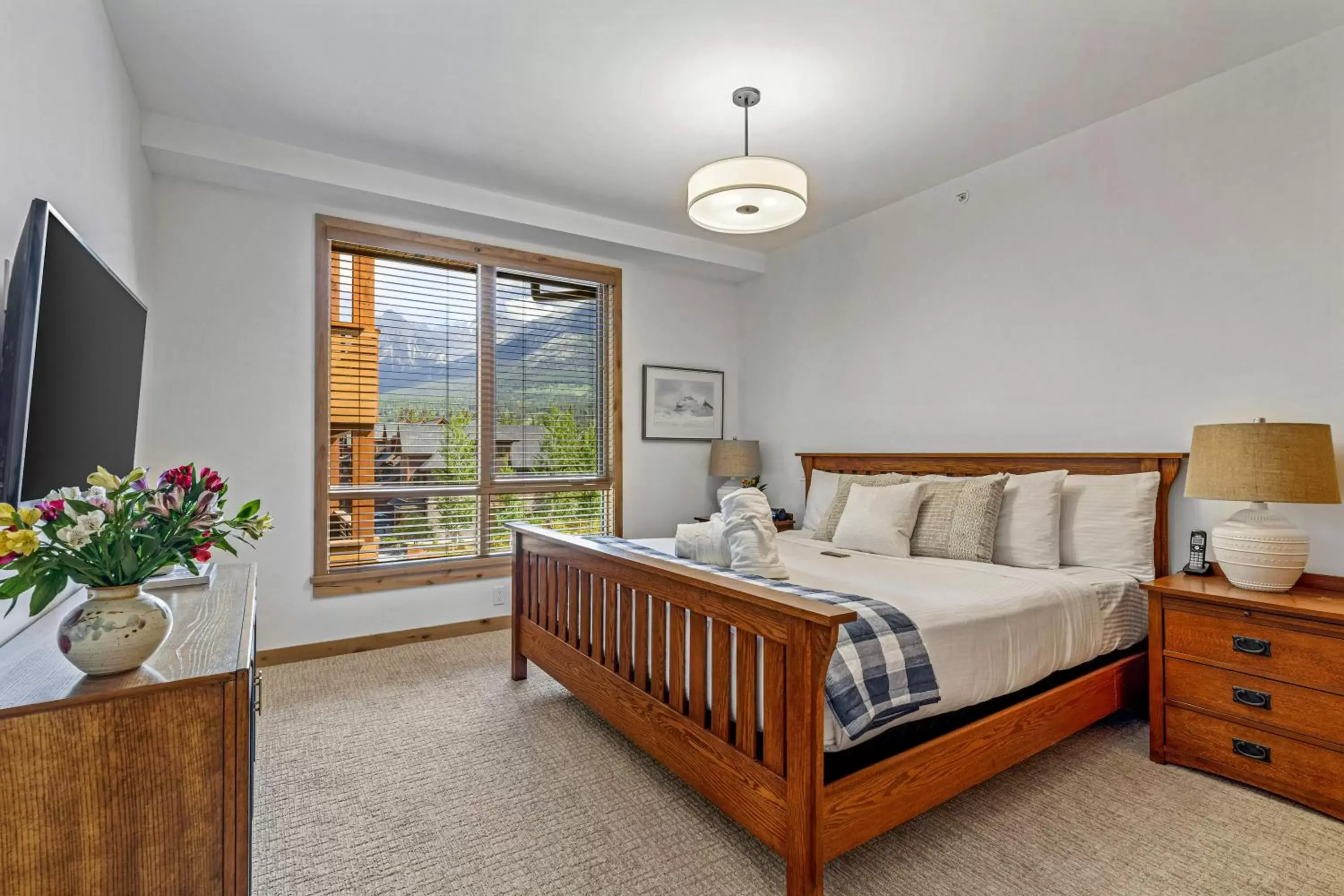 Bedroom, Bed in Tamarack Lodge by Spring Creek Vacations