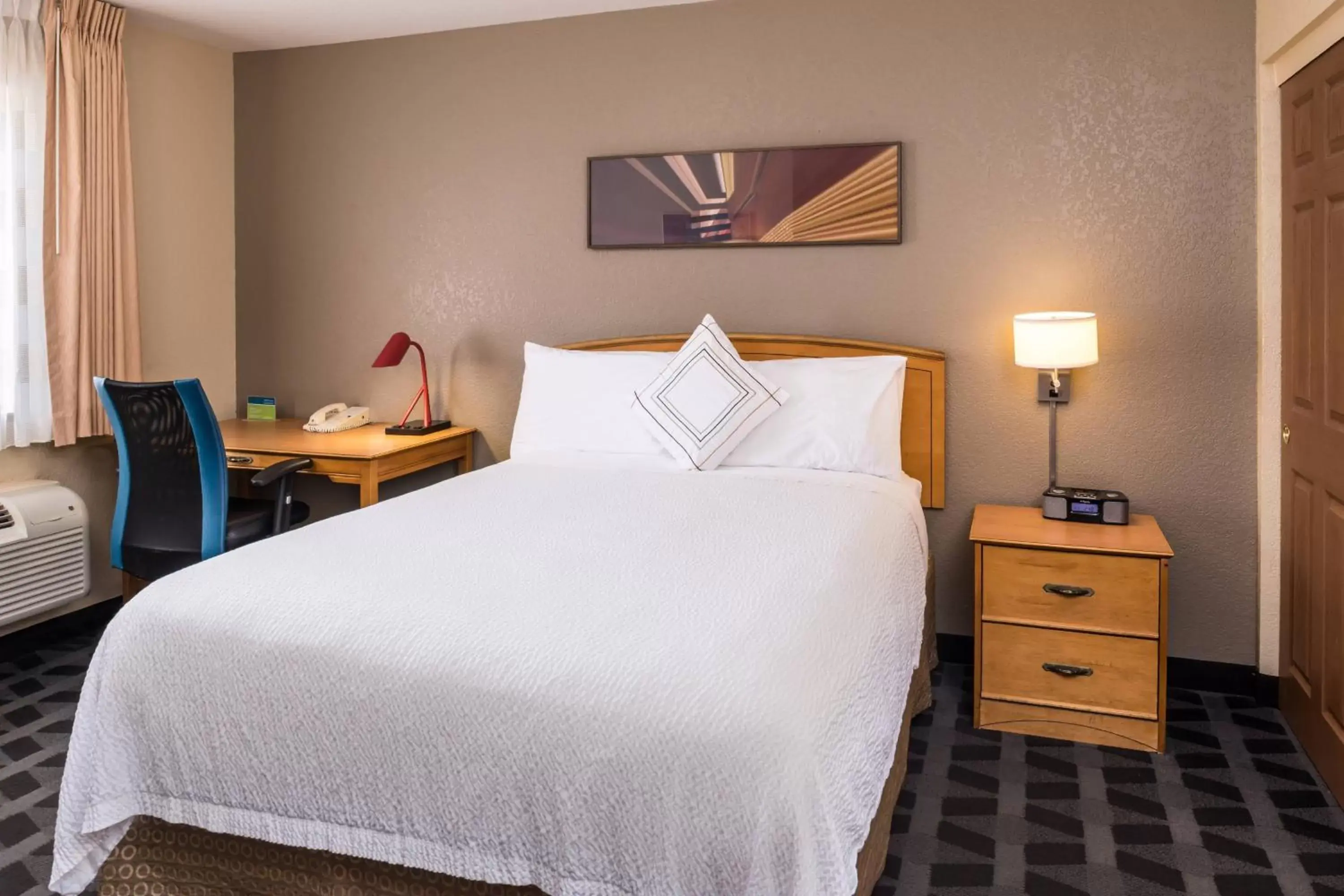 Bedroom, Bed in TownePlace Suites by Marriott Anaheim Maingate Near Angel Stadium