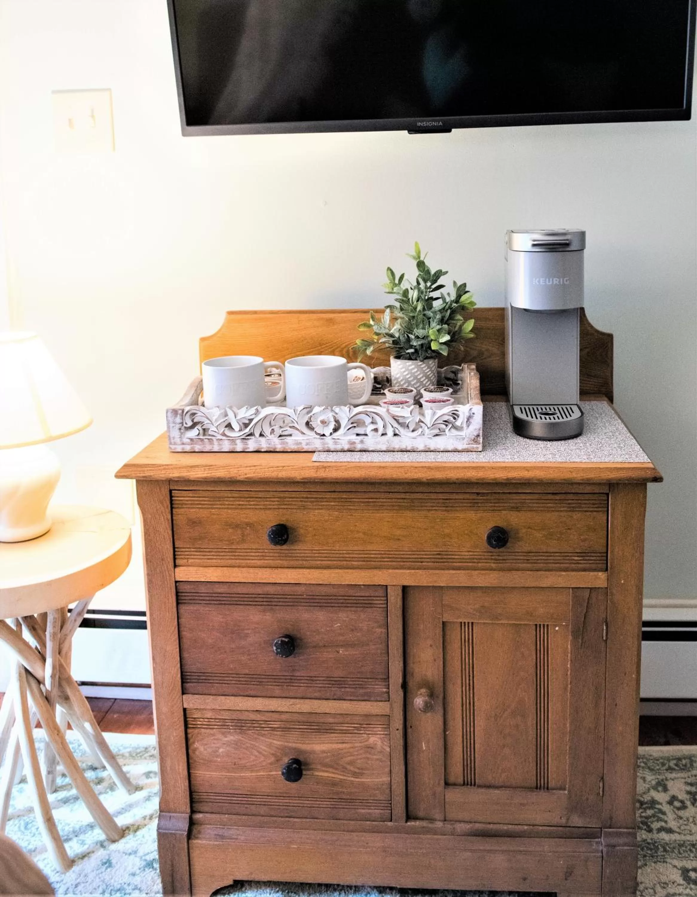 Coffee/tea facilities in Inn on Golden Pond