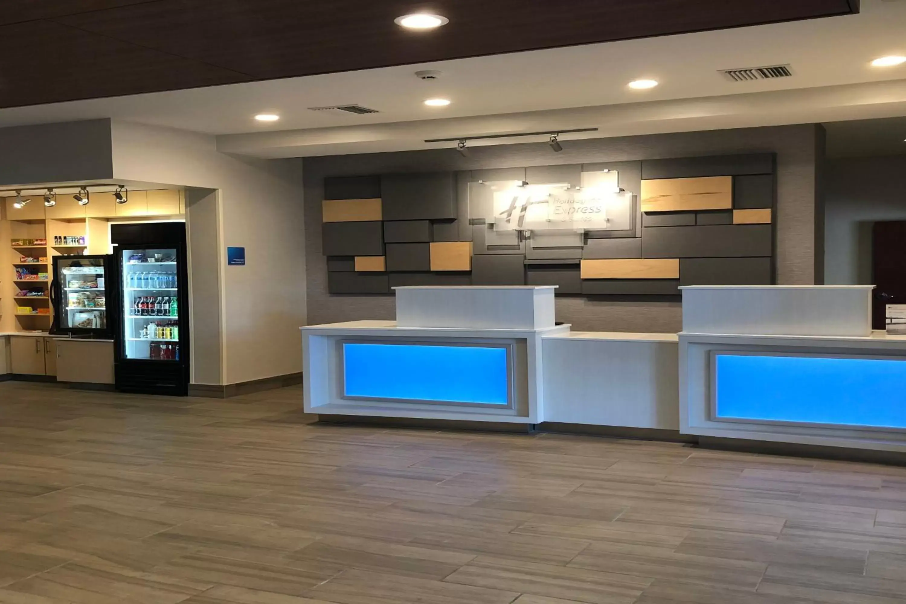 Property building, Lobby/Reception in Holiday Inn Express Hotel & Suites Albany, an IHG Hotel
