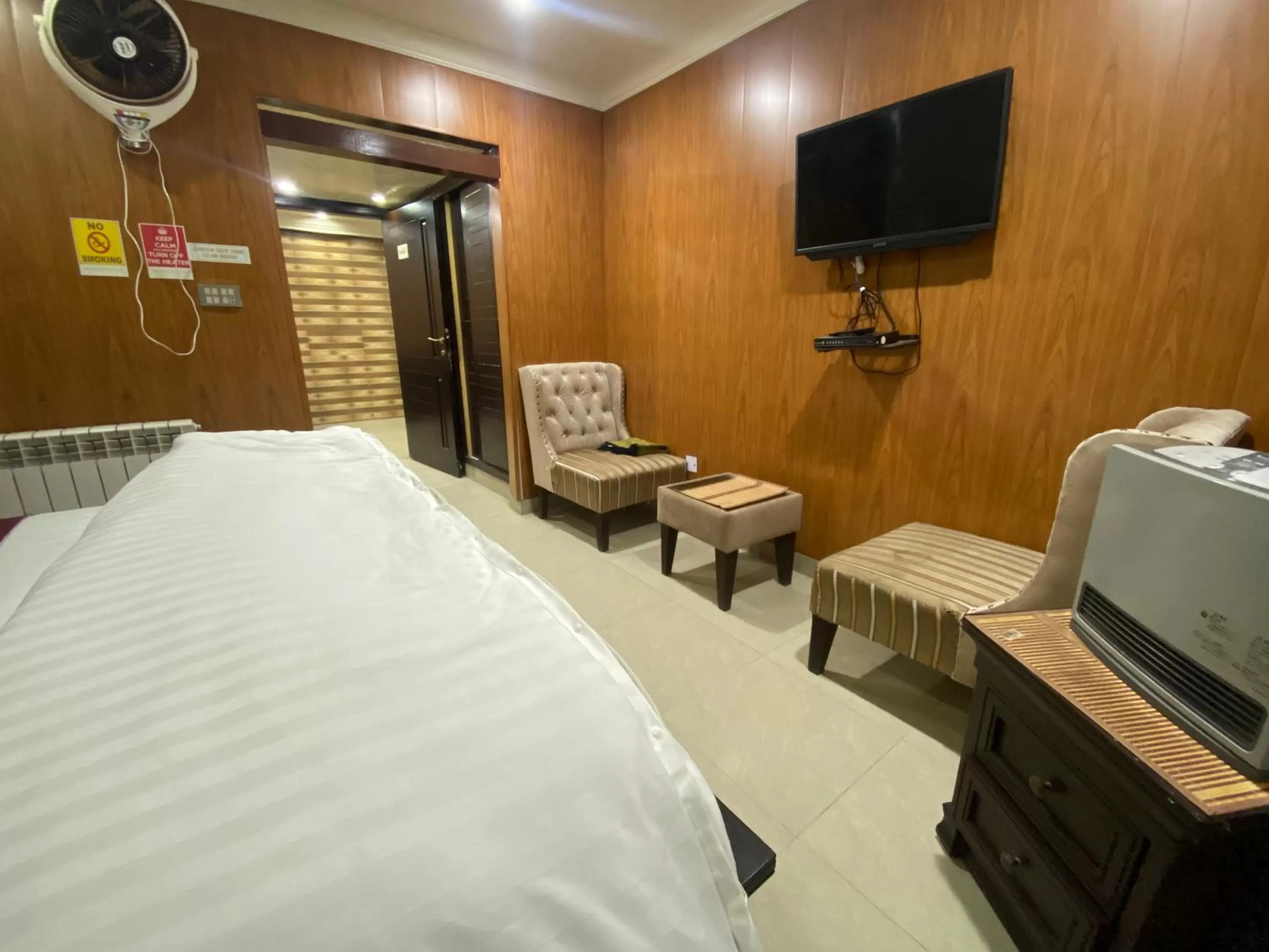 Bed in Shagufta Hotel Murree