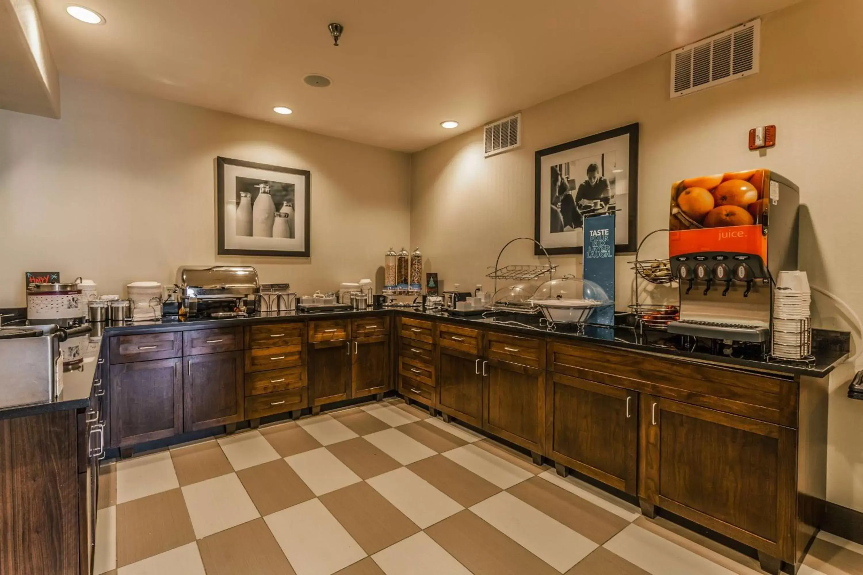 Dining area, Restaurant/Places to Eat in Hampton Inn Colorado Springs-Airport