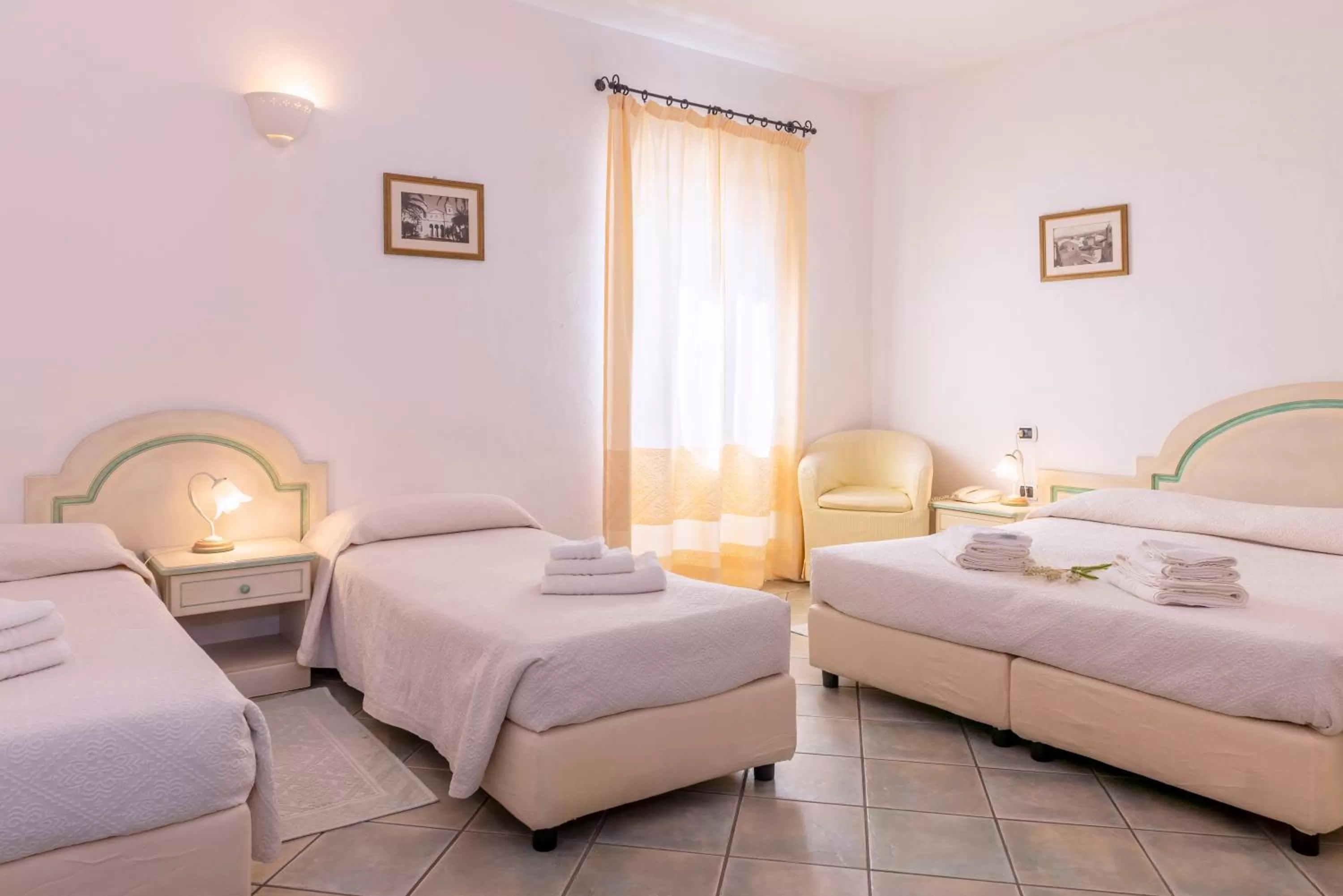 Bedroom, Bed in Hotel Cavour