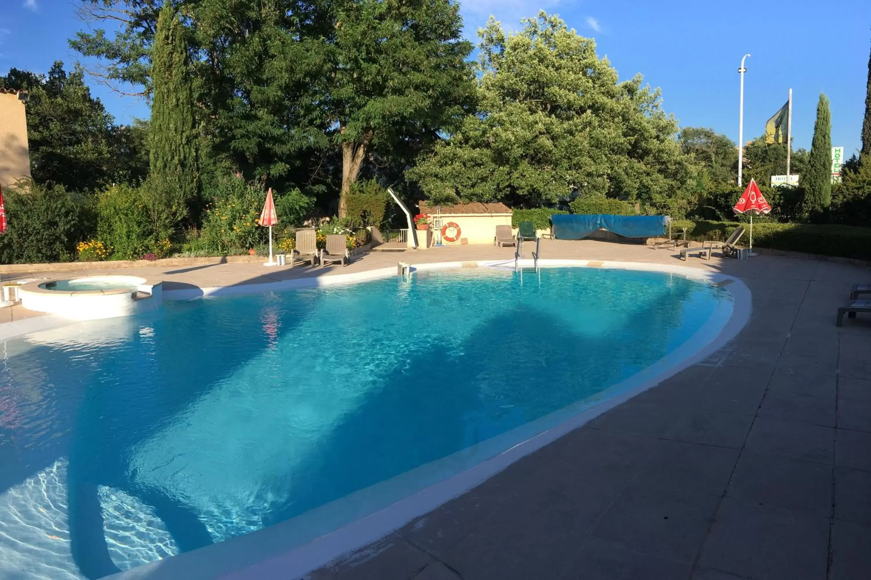 Swimming Pool in Hotel Les Chênes