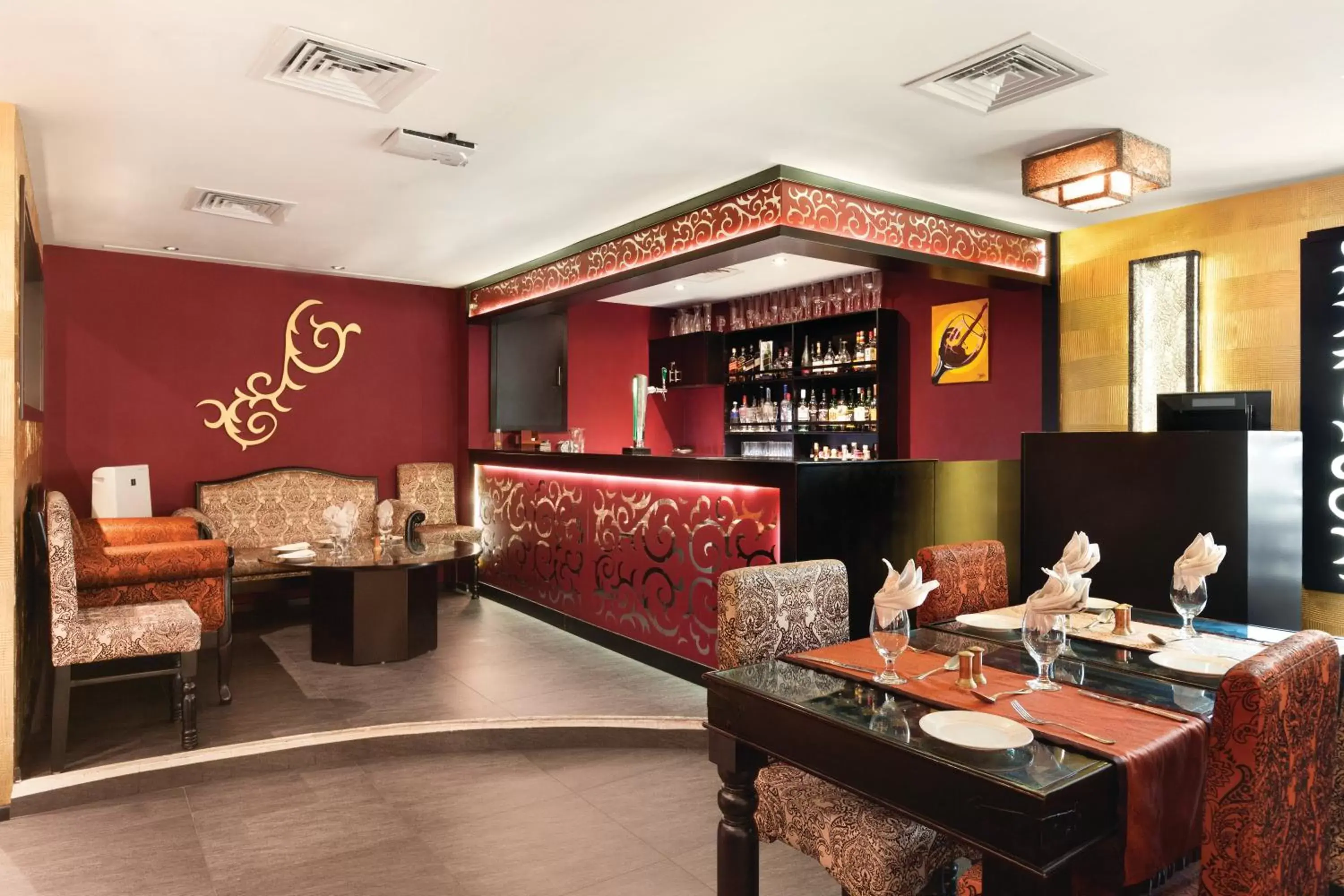 Restaurant/places to eat in Howard Johnson Bur Dubai