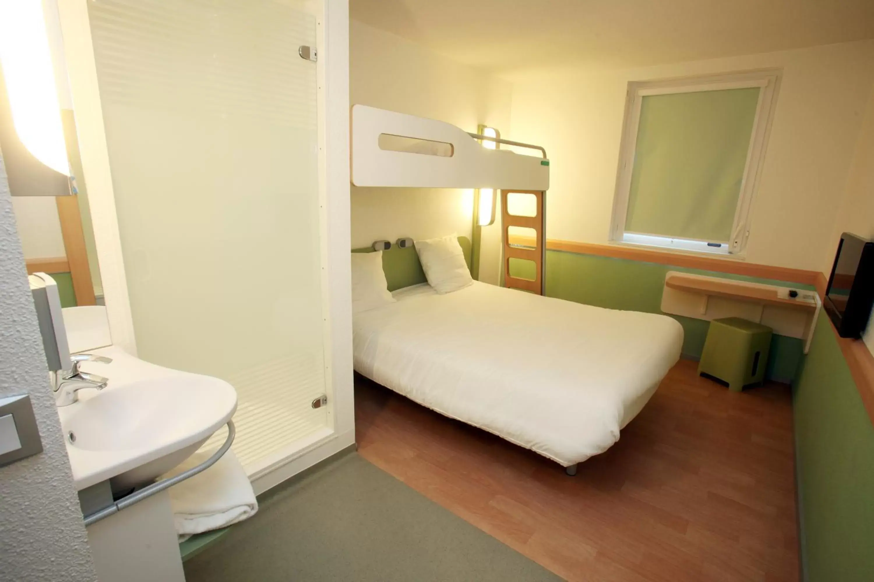 Family, Bathroom in Ibis Budget Nantes Reze Aeroport