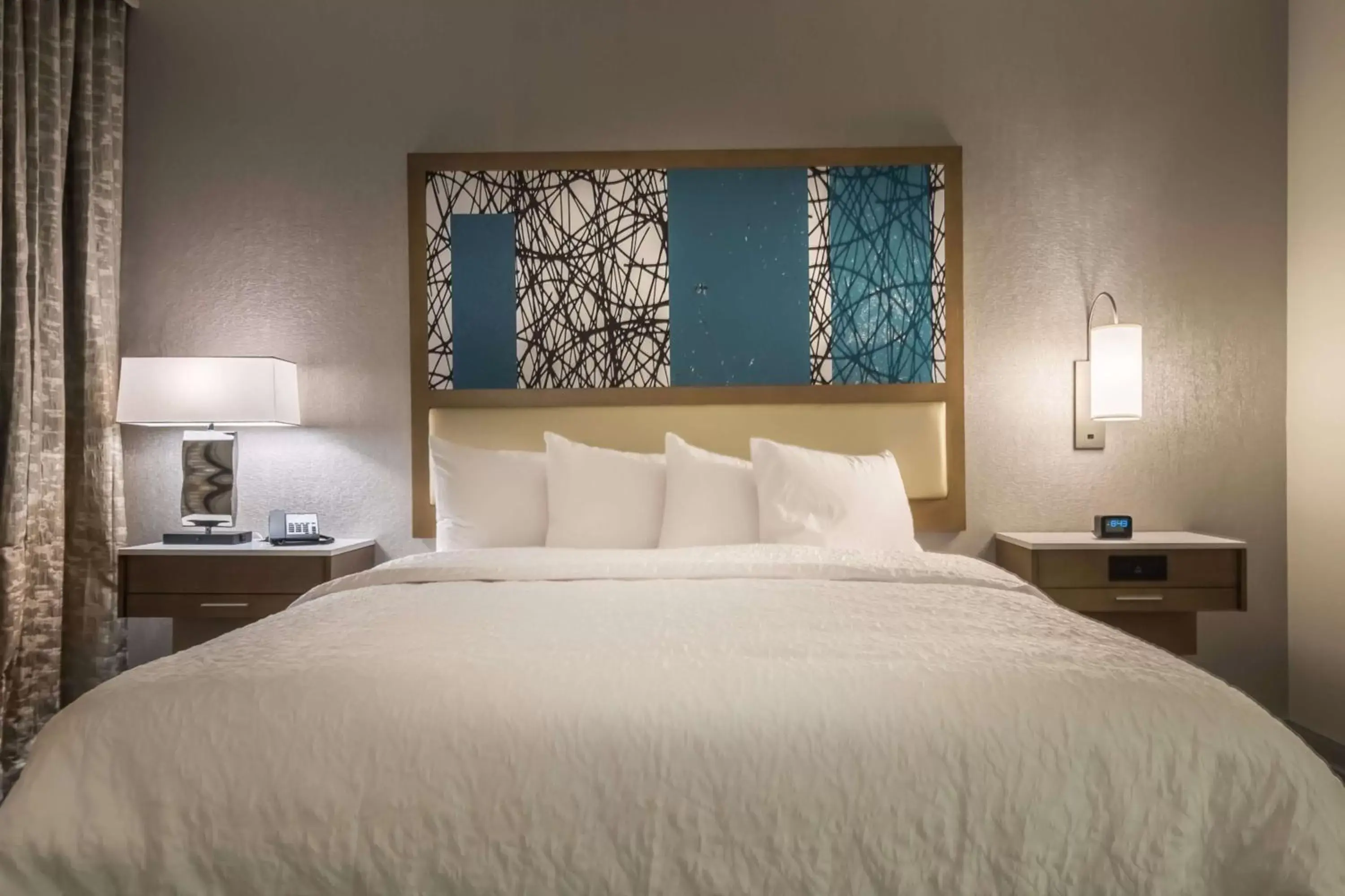 Bed in Hampton Inn & Suites Dallas-The Colony