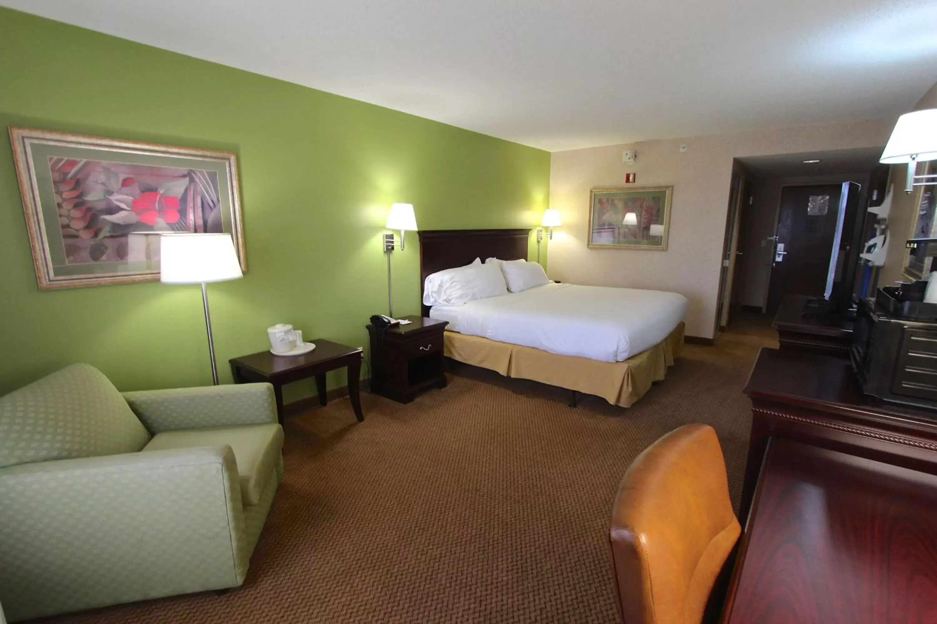 Photo of the whole room in Baymont Inn & Suites by Wyndham Findlay