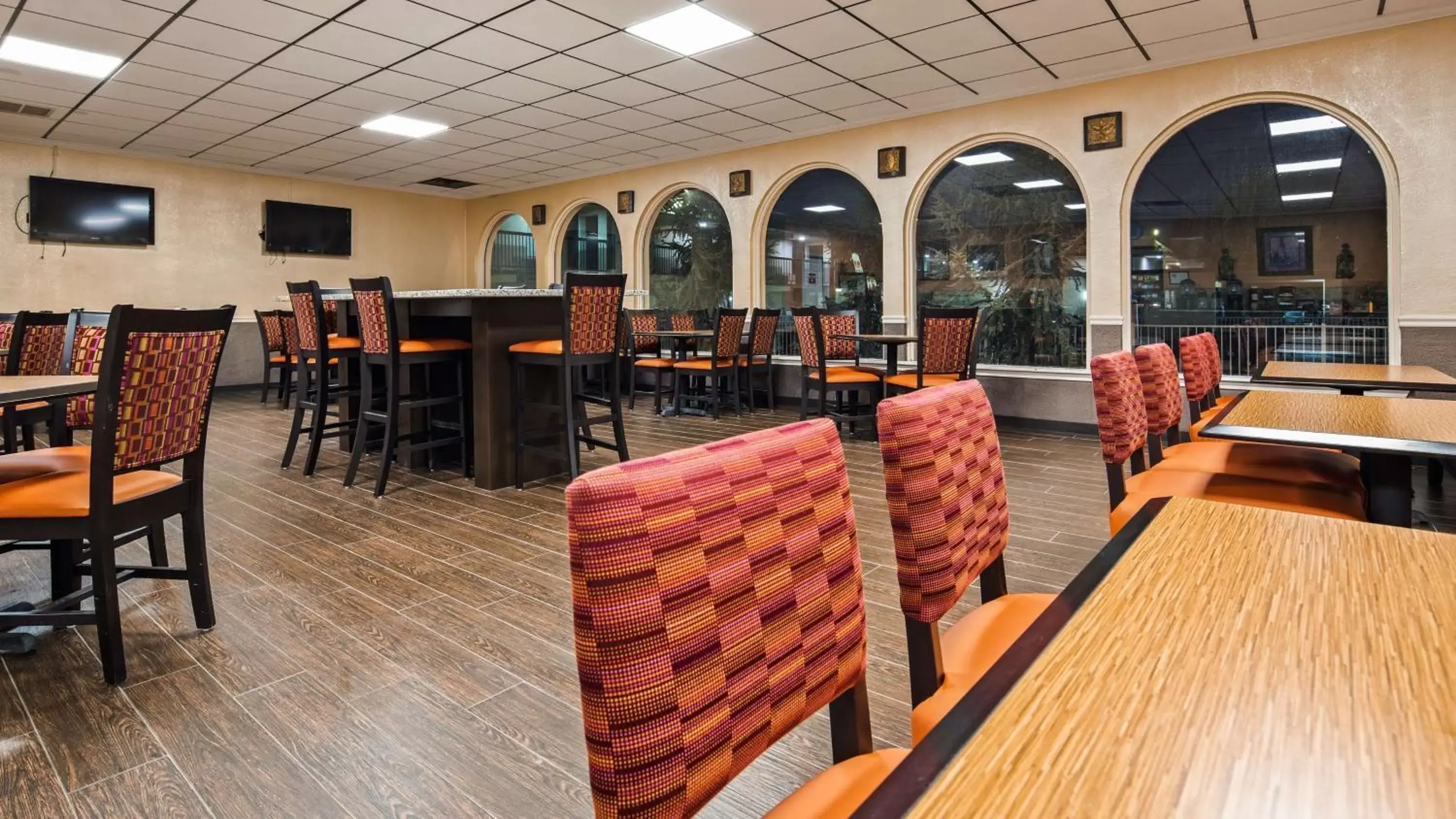 Breakfast, Restaurant/Places to Eat in Best Western Tulsa Airport