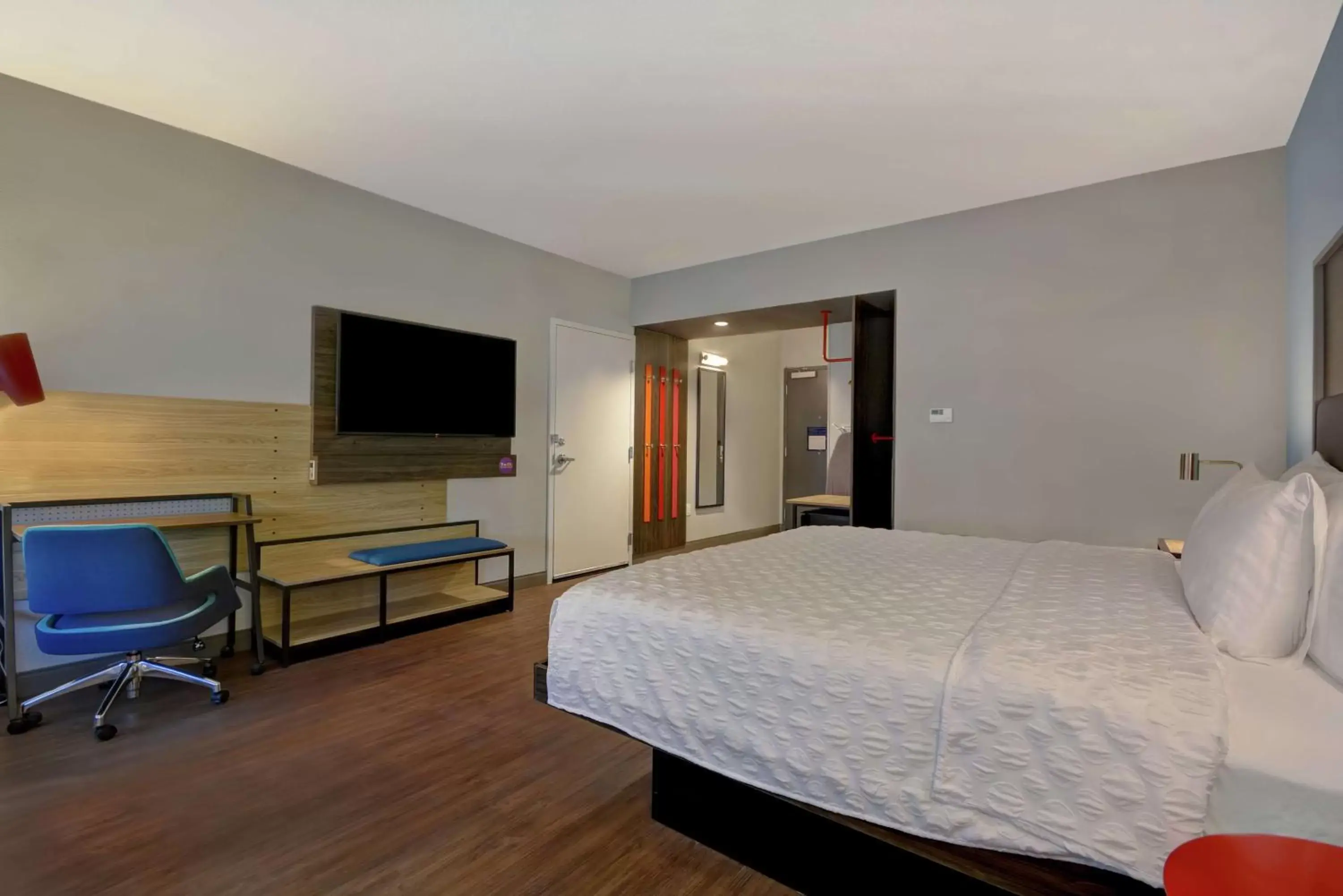 Bedroom, TV/Entertainment Center in Tru By Hilton Fort Worth Fossil Creek