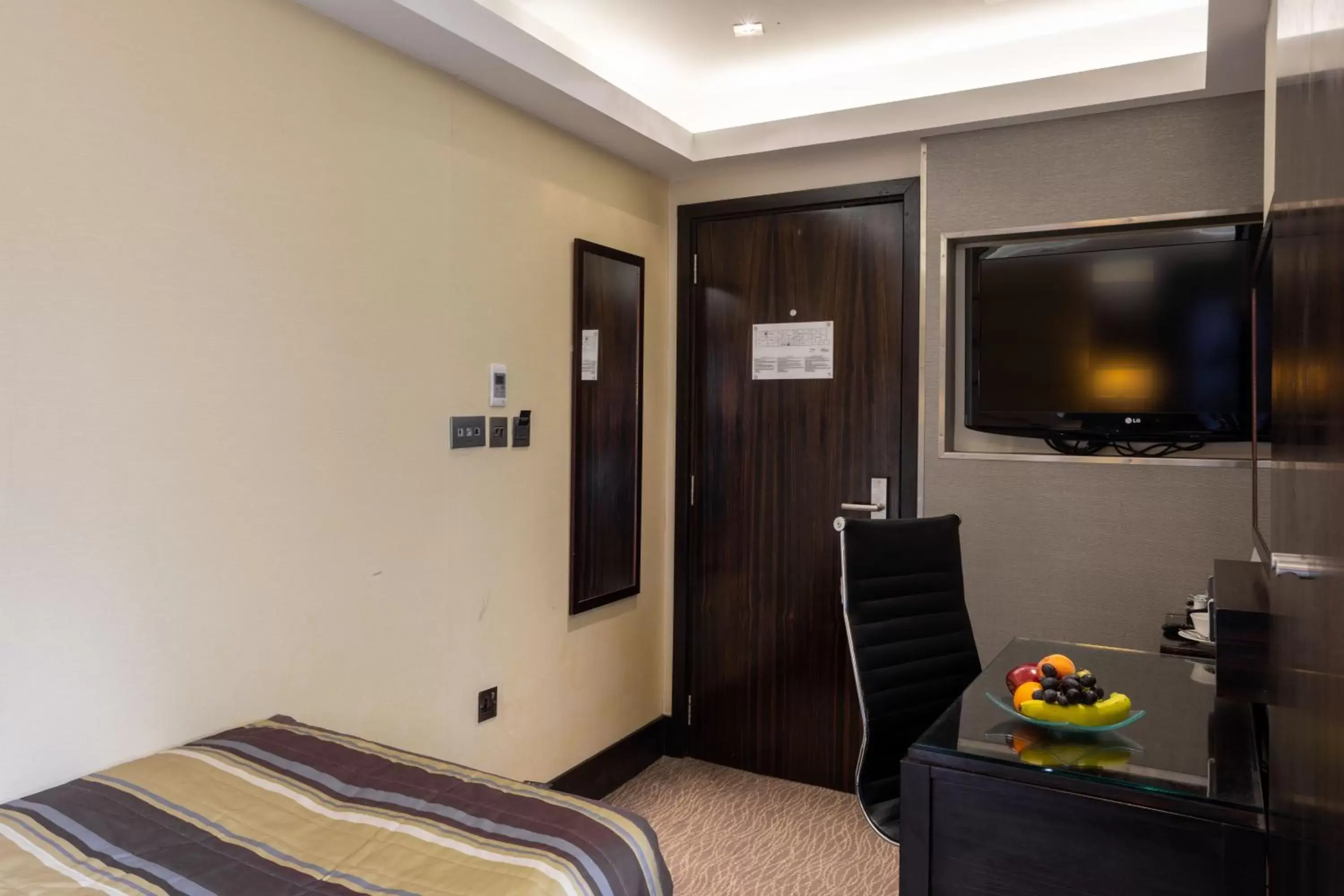 TV and multimedia, TV/Entertainment Center in The Marble Arch London