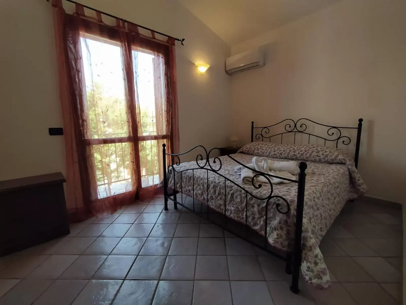 Photo of the whole room, Bed in SanVitoTour- Residence Il Baglio