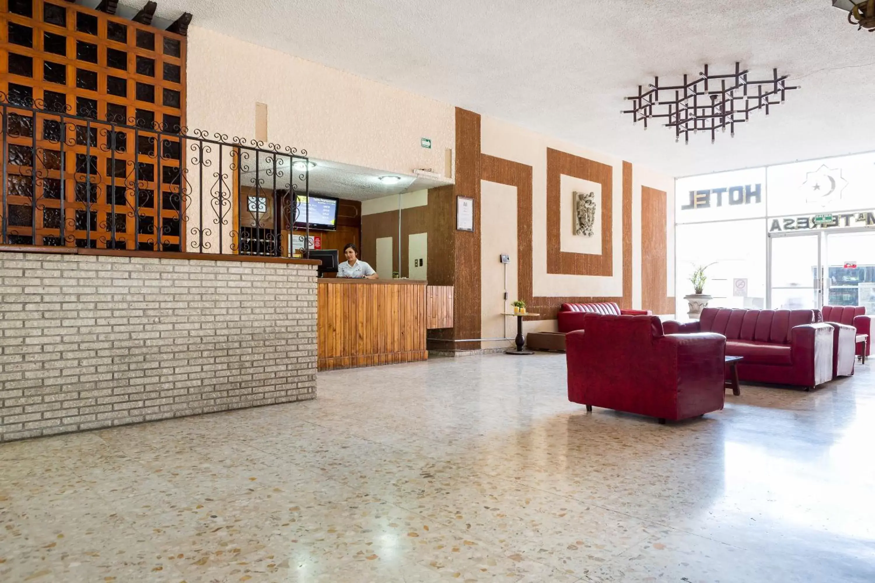 Communal lounge/ TV room, Lobby/Reception in Hotel María Teresa