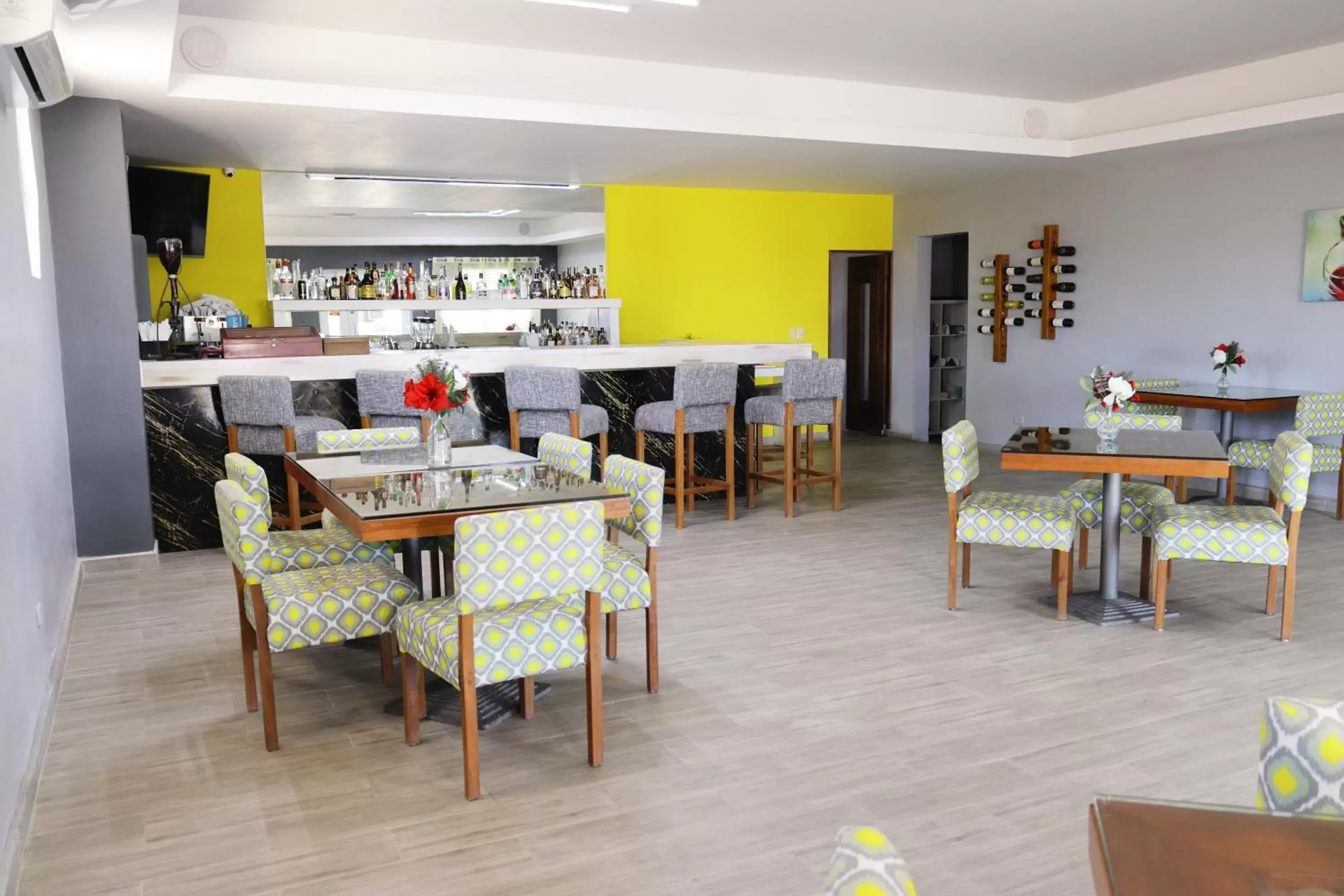 Lounge or bar, Restaurant/Places to Eat in Hotel Capriccio Mare y Restaurante