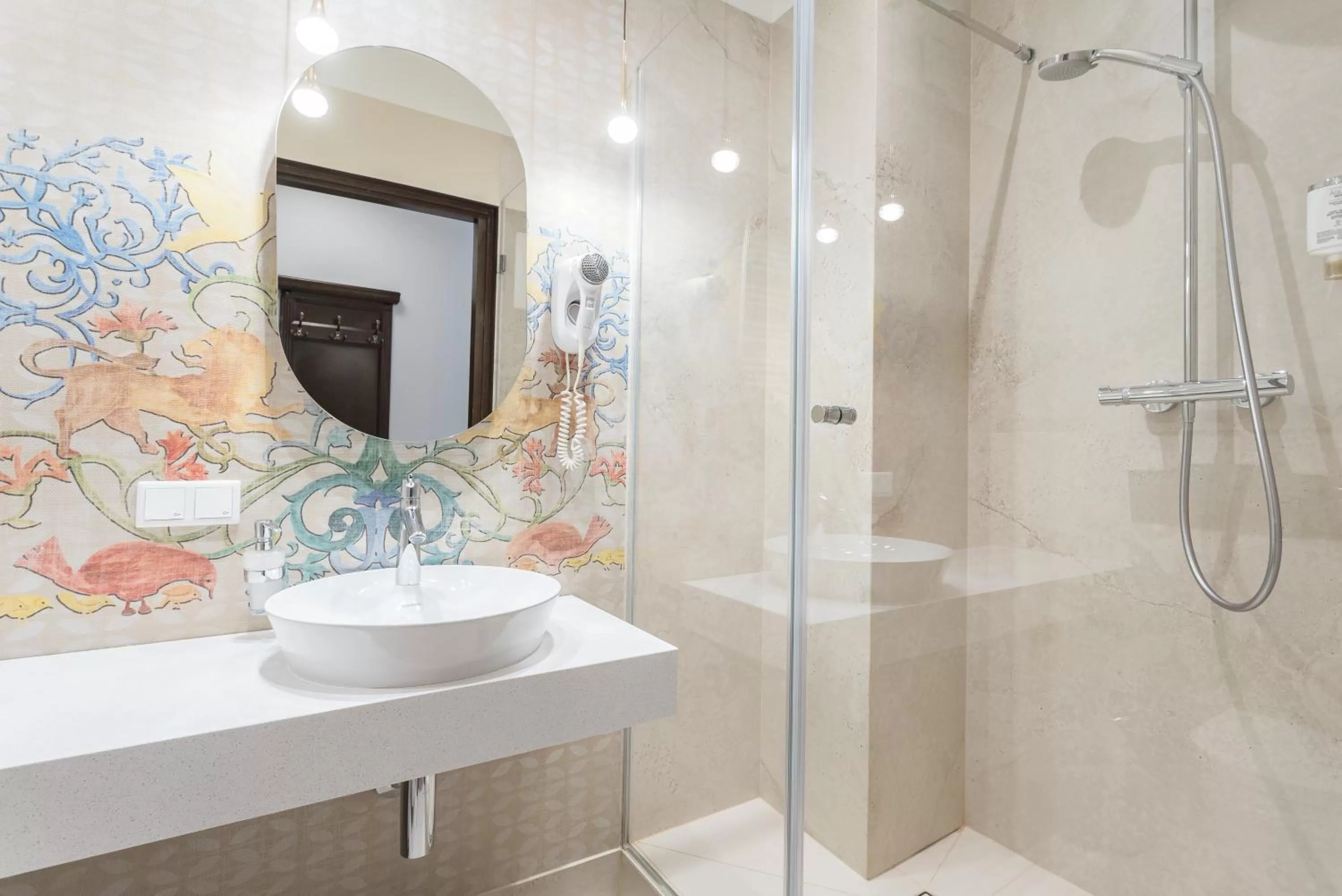 Shower in Hotel Ester