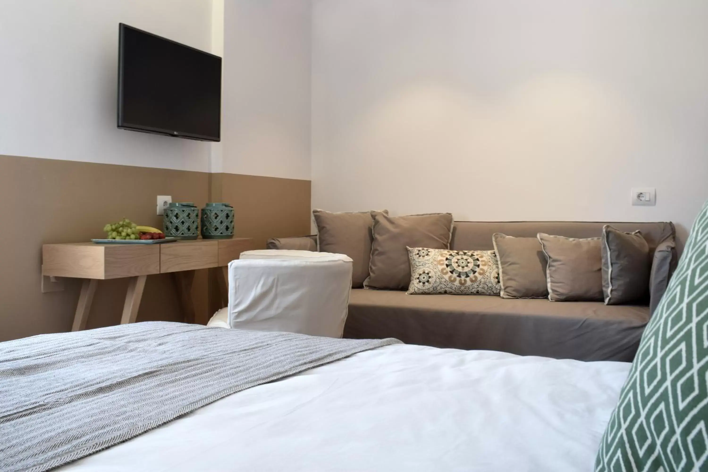 Bedroom, Bed in Meltemi by Manthos Hotels