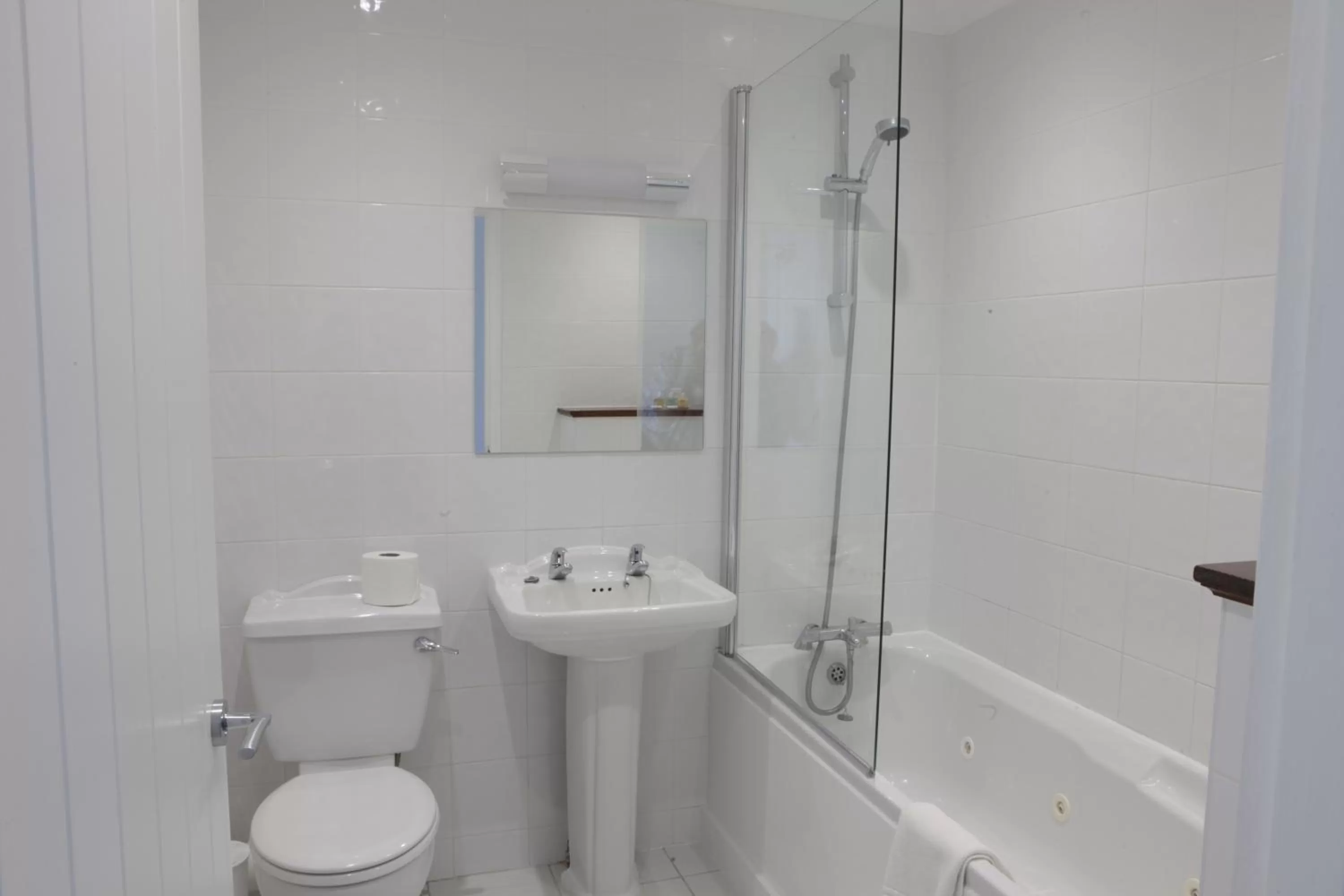 Shower in Luccombe Hall Hotel