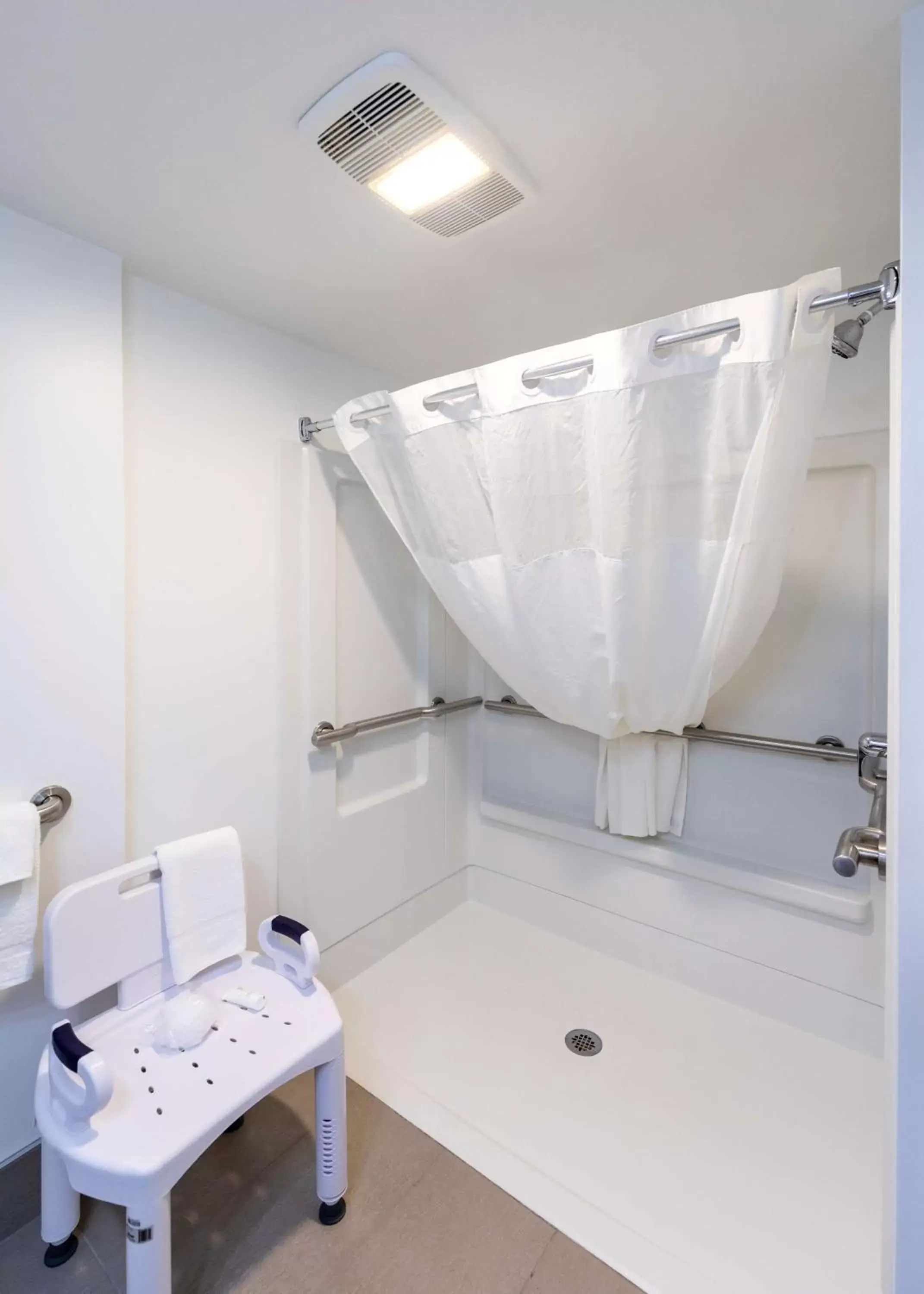 Shower, Bathroom in Country Inn & Suites by Radisson, Appleton, WI