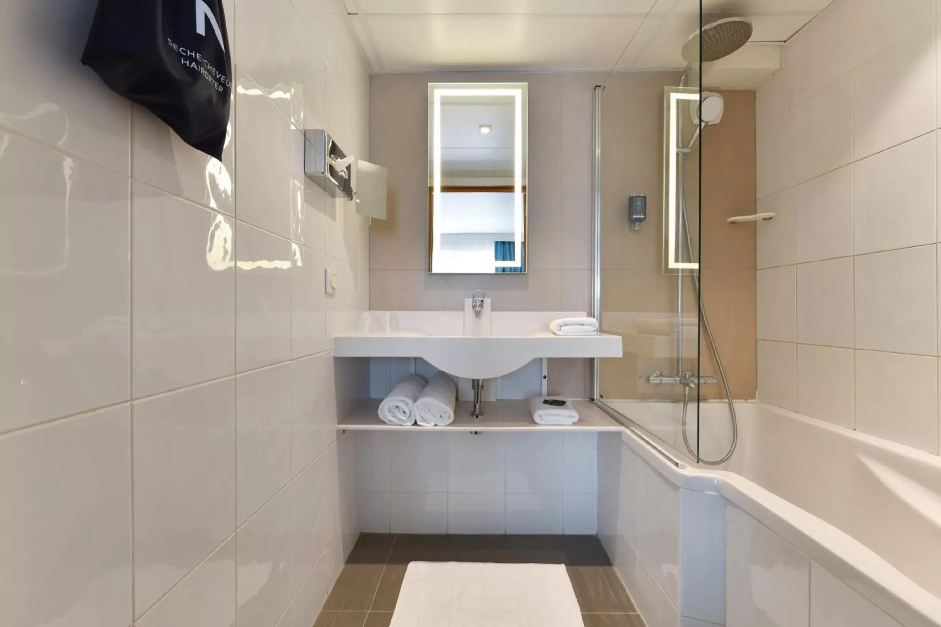 Shower, Bathroom in Novotel La Rochelle Centre