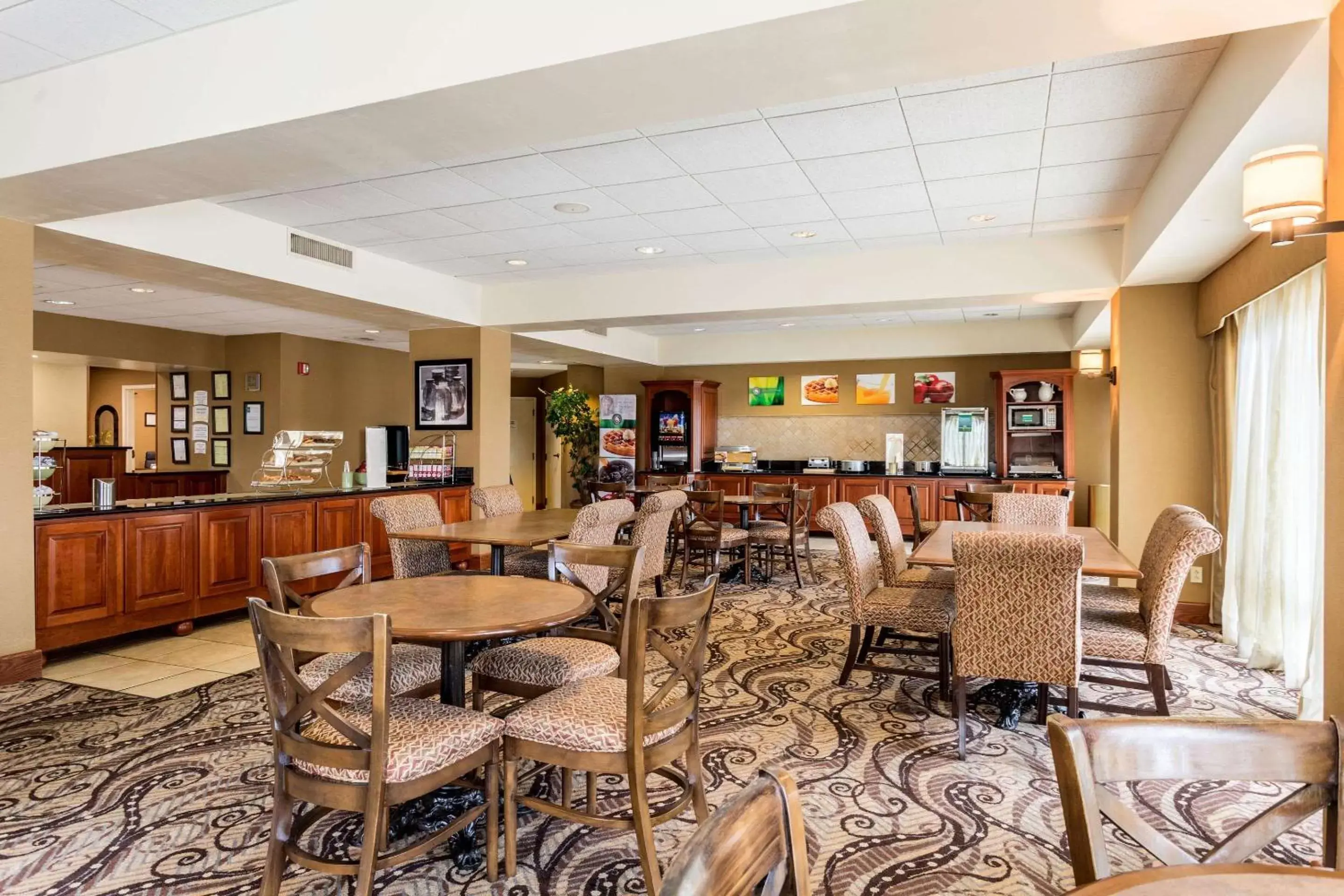 Restaurant/places to eat in Quality Inn Union City US 51