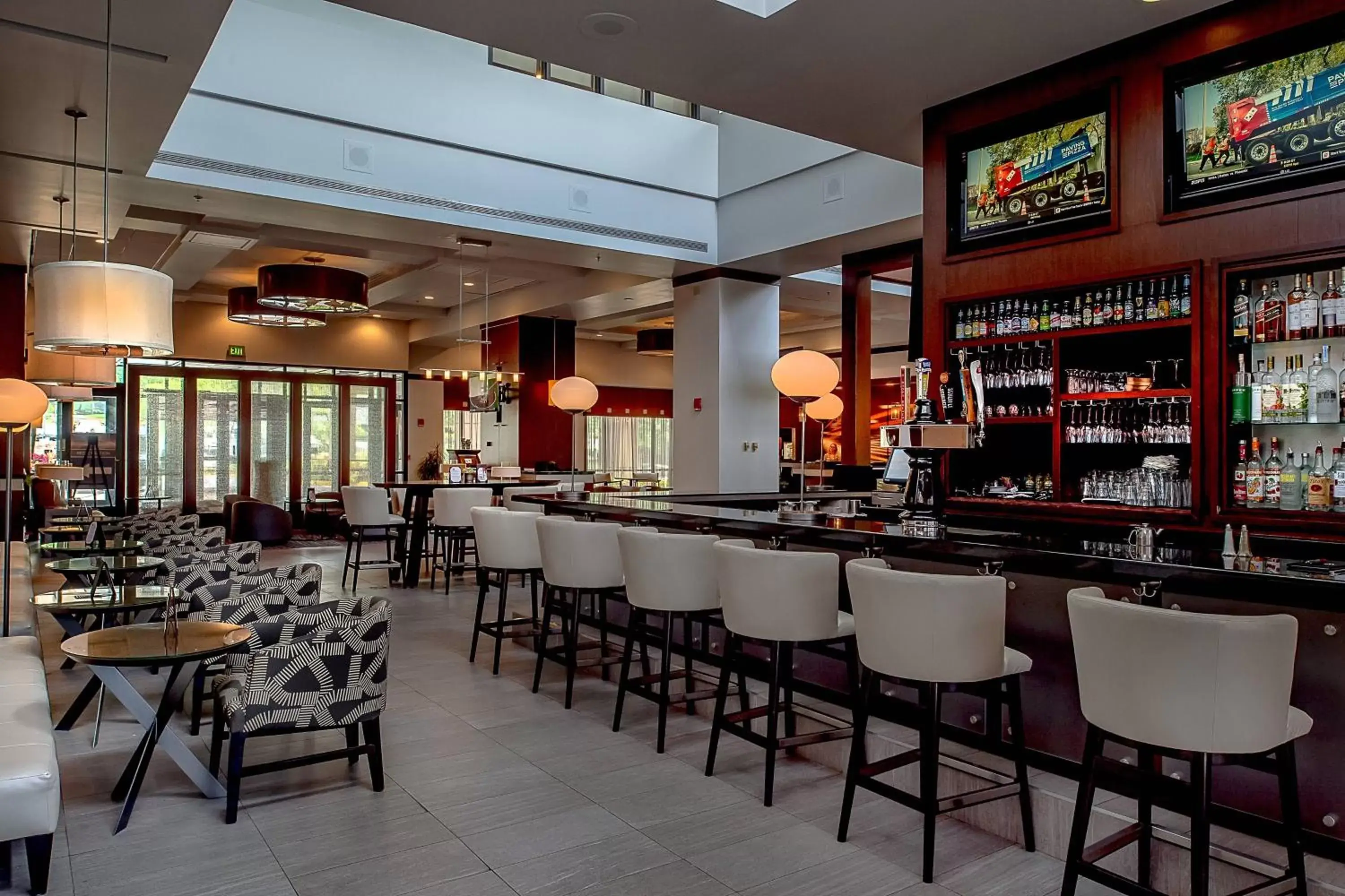 Restaurant/places to eat, Lounge/Bar in Marriott St. Louis West