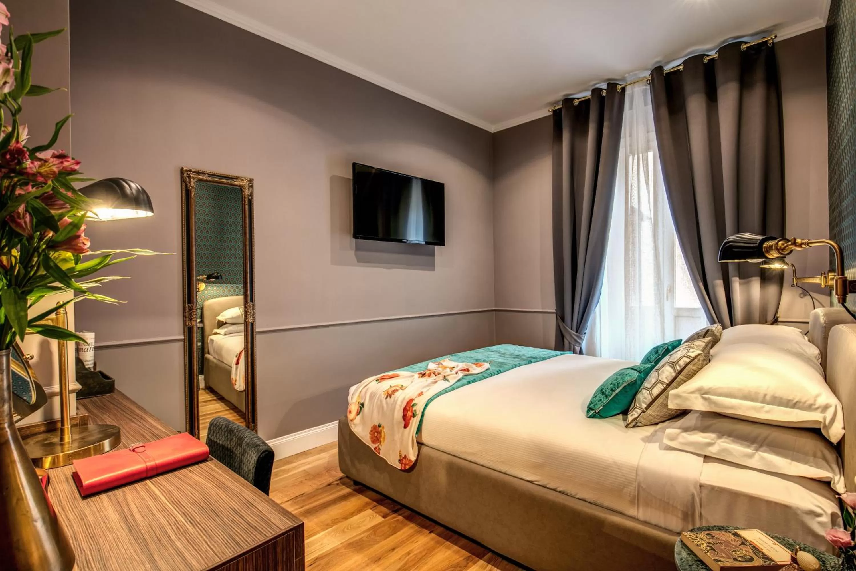 Bed in Tree Charme Parliament Boutique Hotel