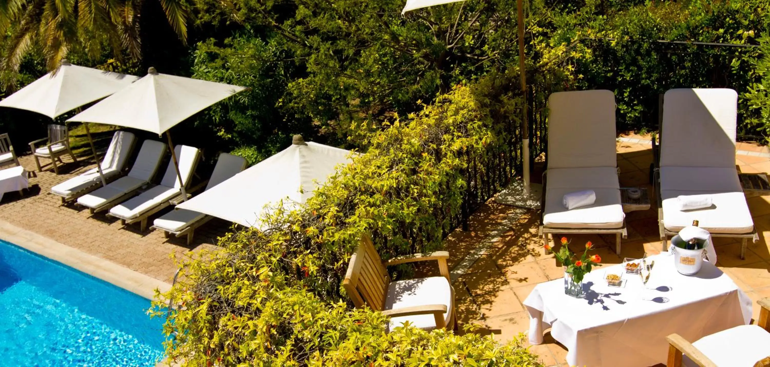 Swimming Pool in Hotel les Vergers de Saint Paul