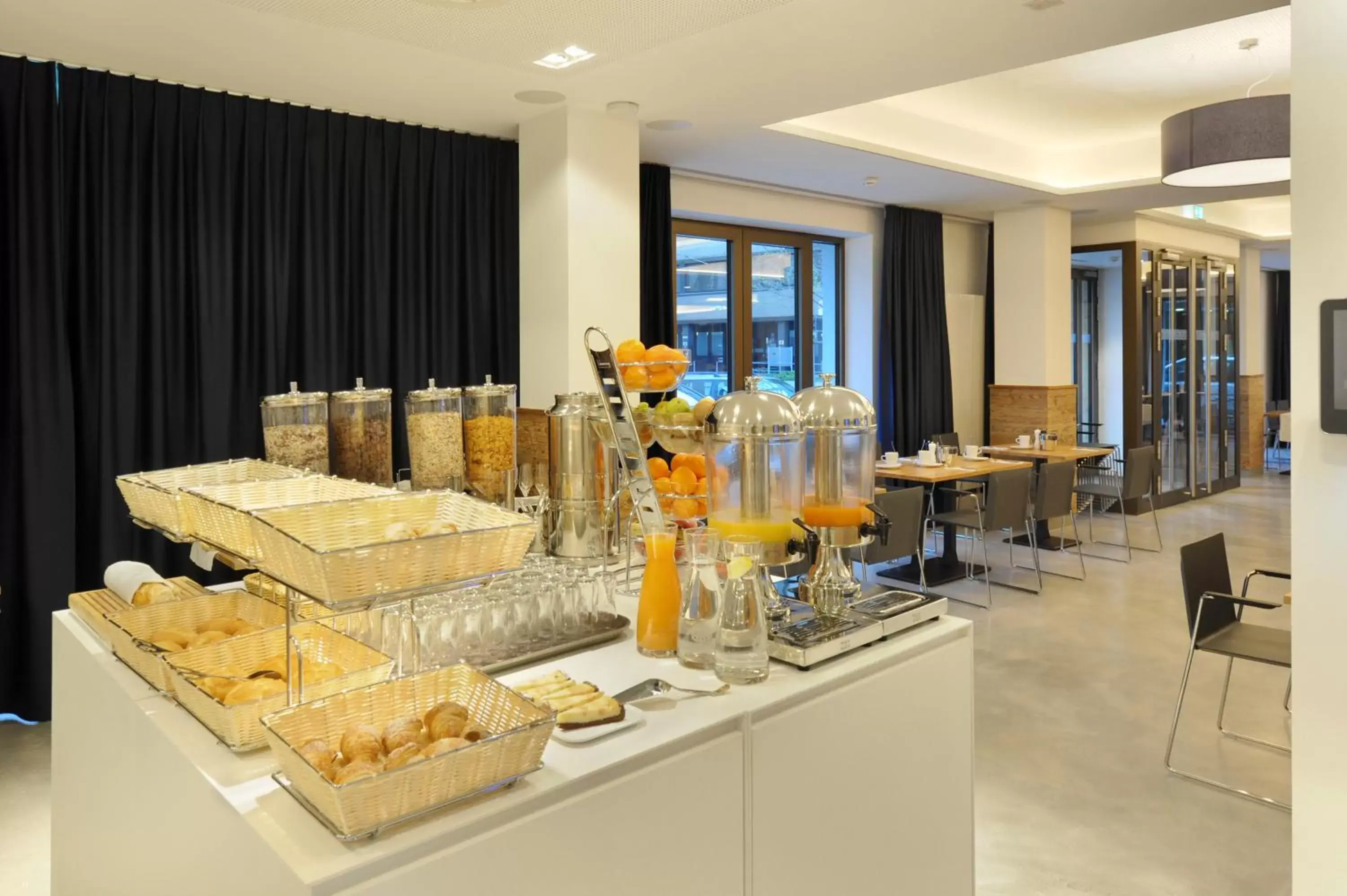 Food and drinks in Bayer 89 Vi Vadi Hotel