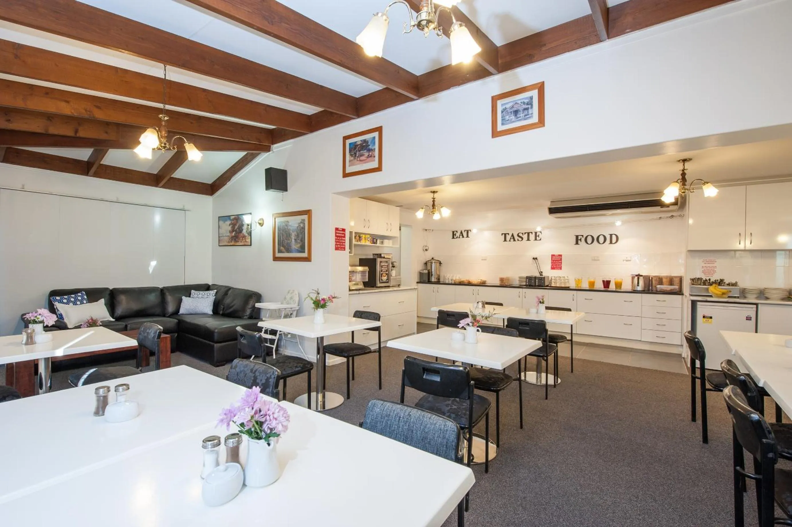 Restaurant/places to eat in Allan Cunningham Motel